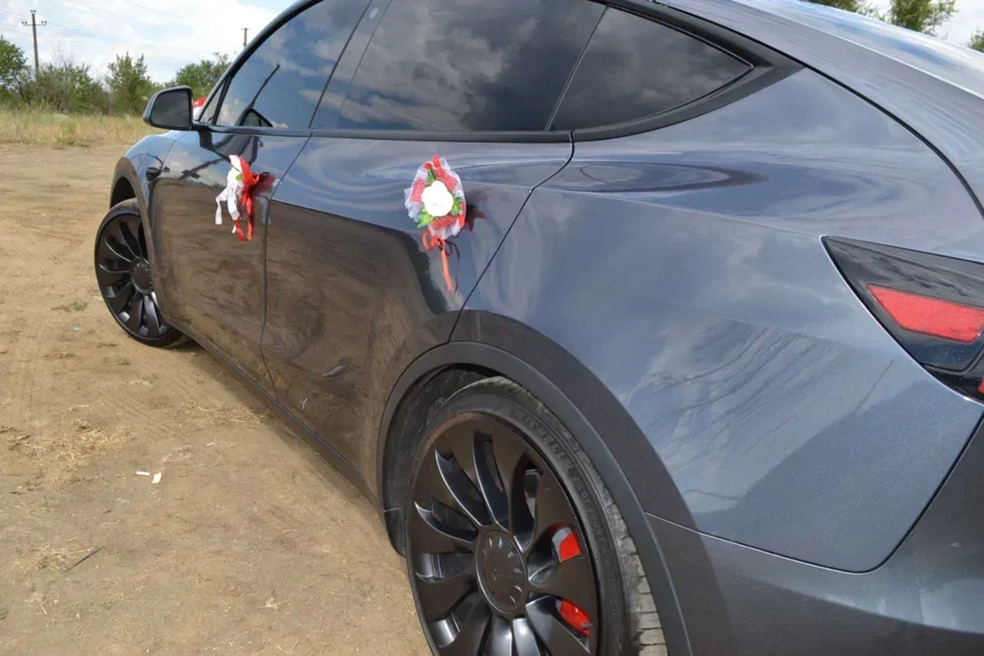 Авто на заходи та весілля Tesla Y performance