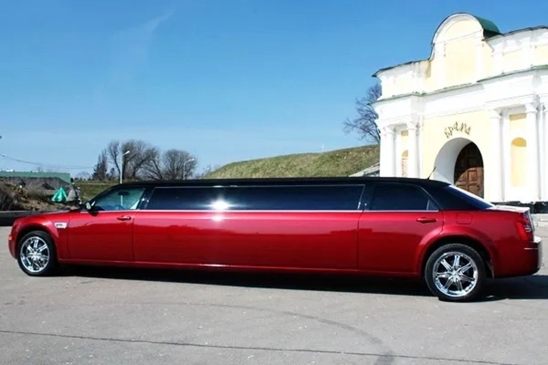 009 Лімузин на весілля Chrysler 300C бордовий
