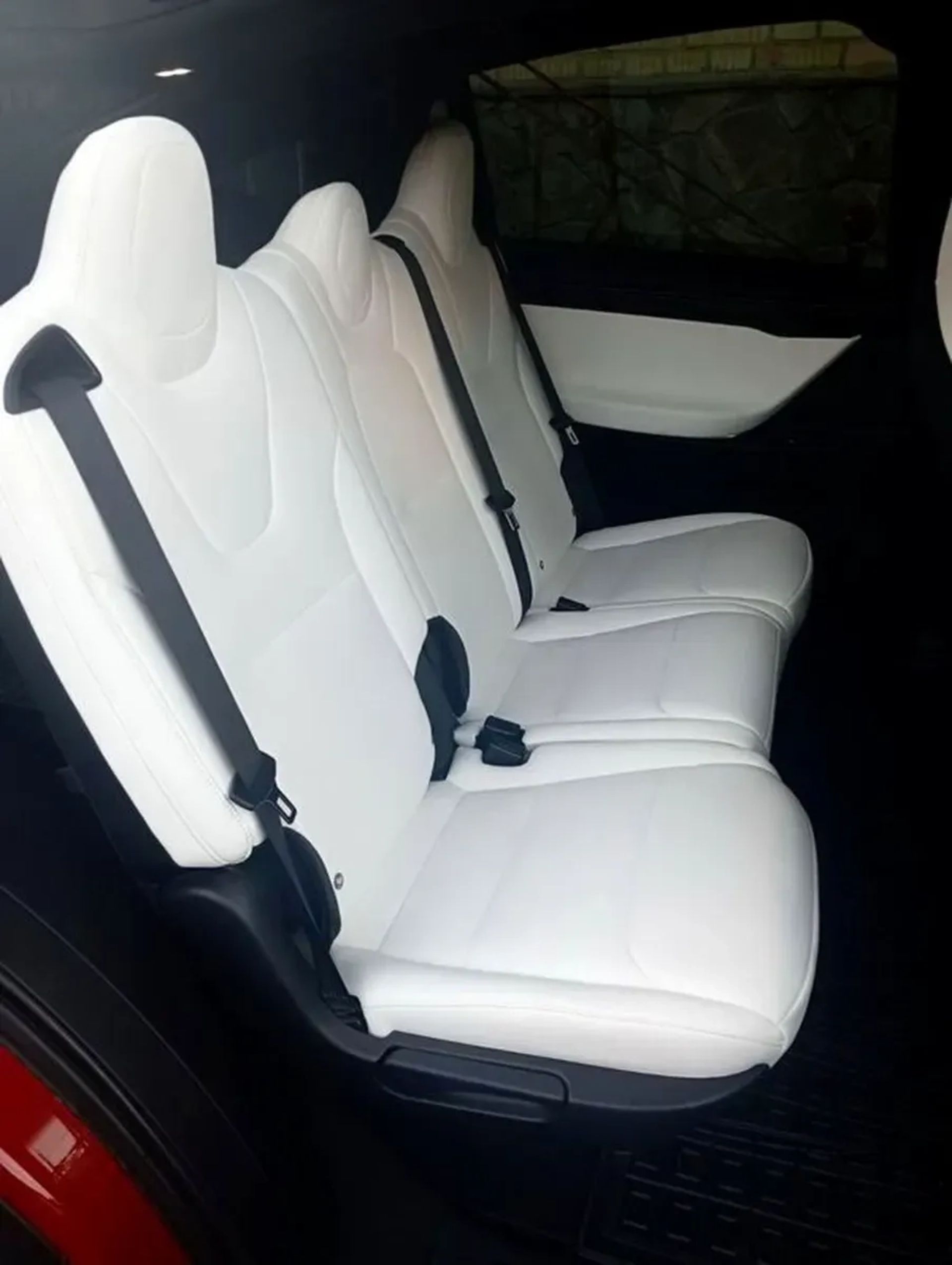 415 Tesla Model X червона — на весілля