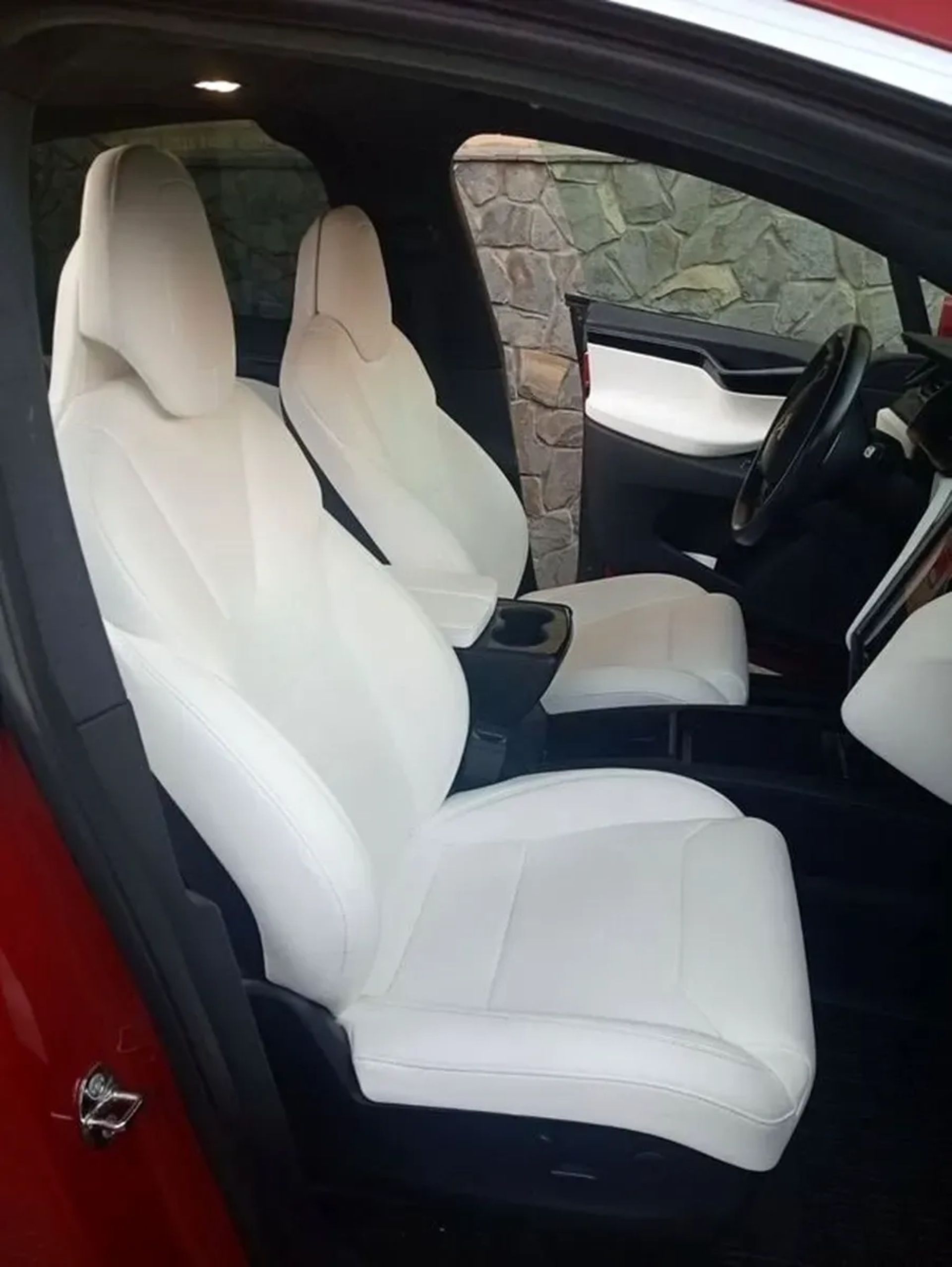 415 Tesla Model X червона — на весілля