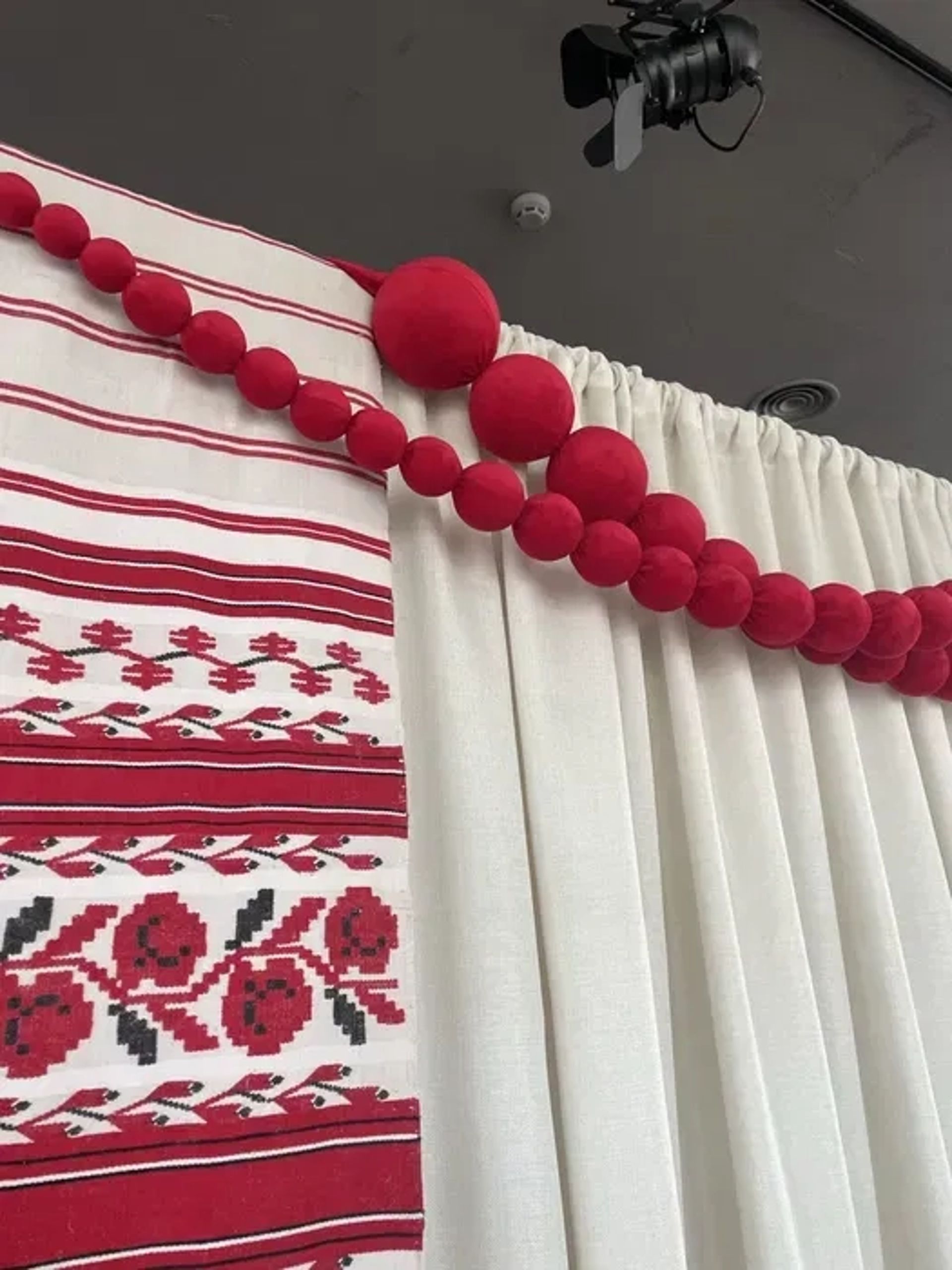Фотозона український стиль весілля хрестини день народження