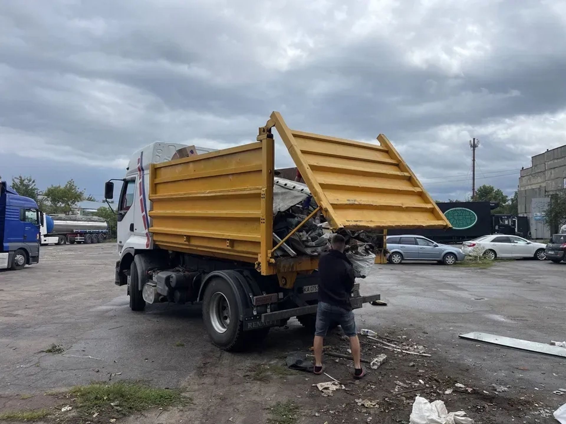 Вивіз сміття мотлоху, 10-15-20 кубів