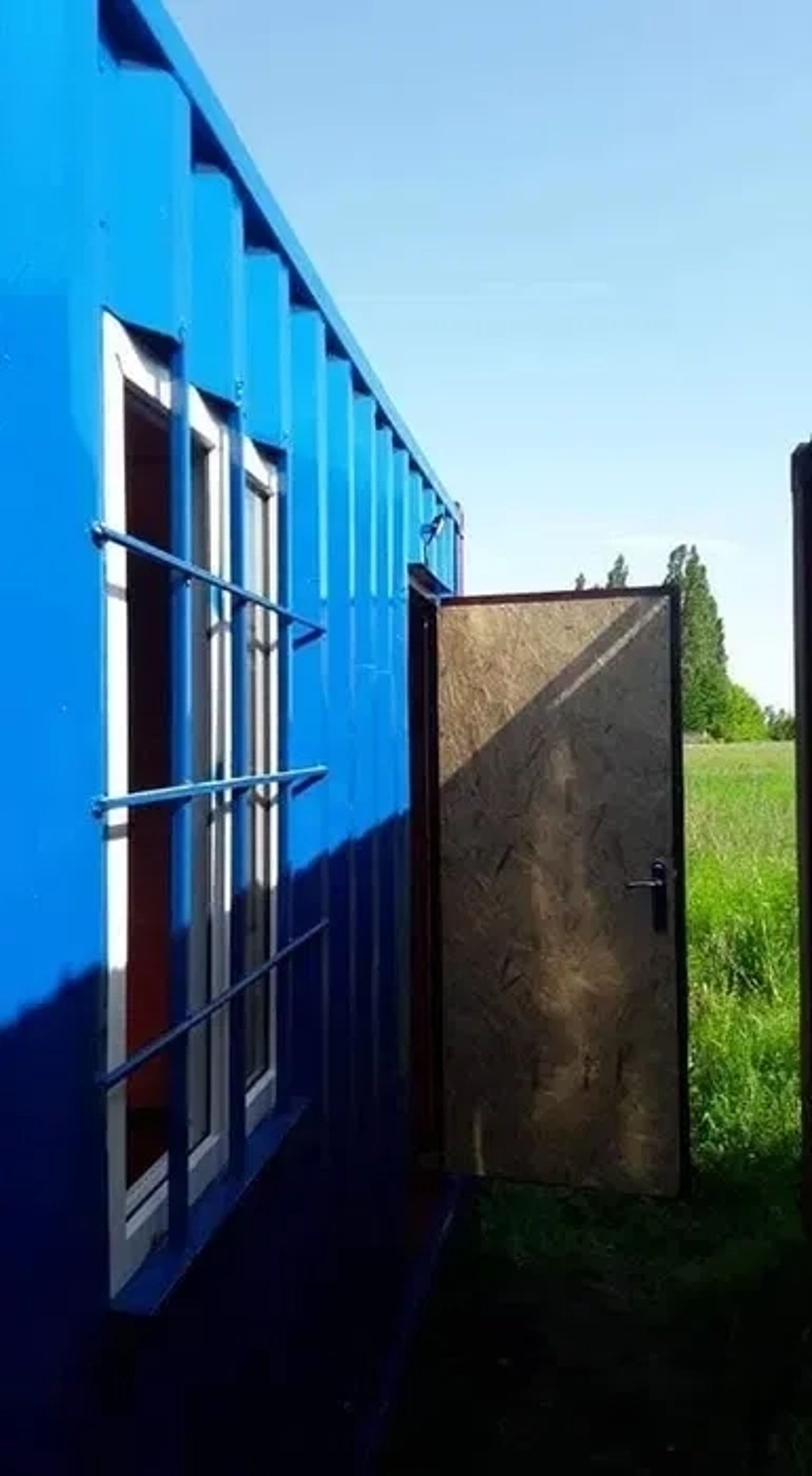 Побутівка 30 м2 з двома кімнатами та складом