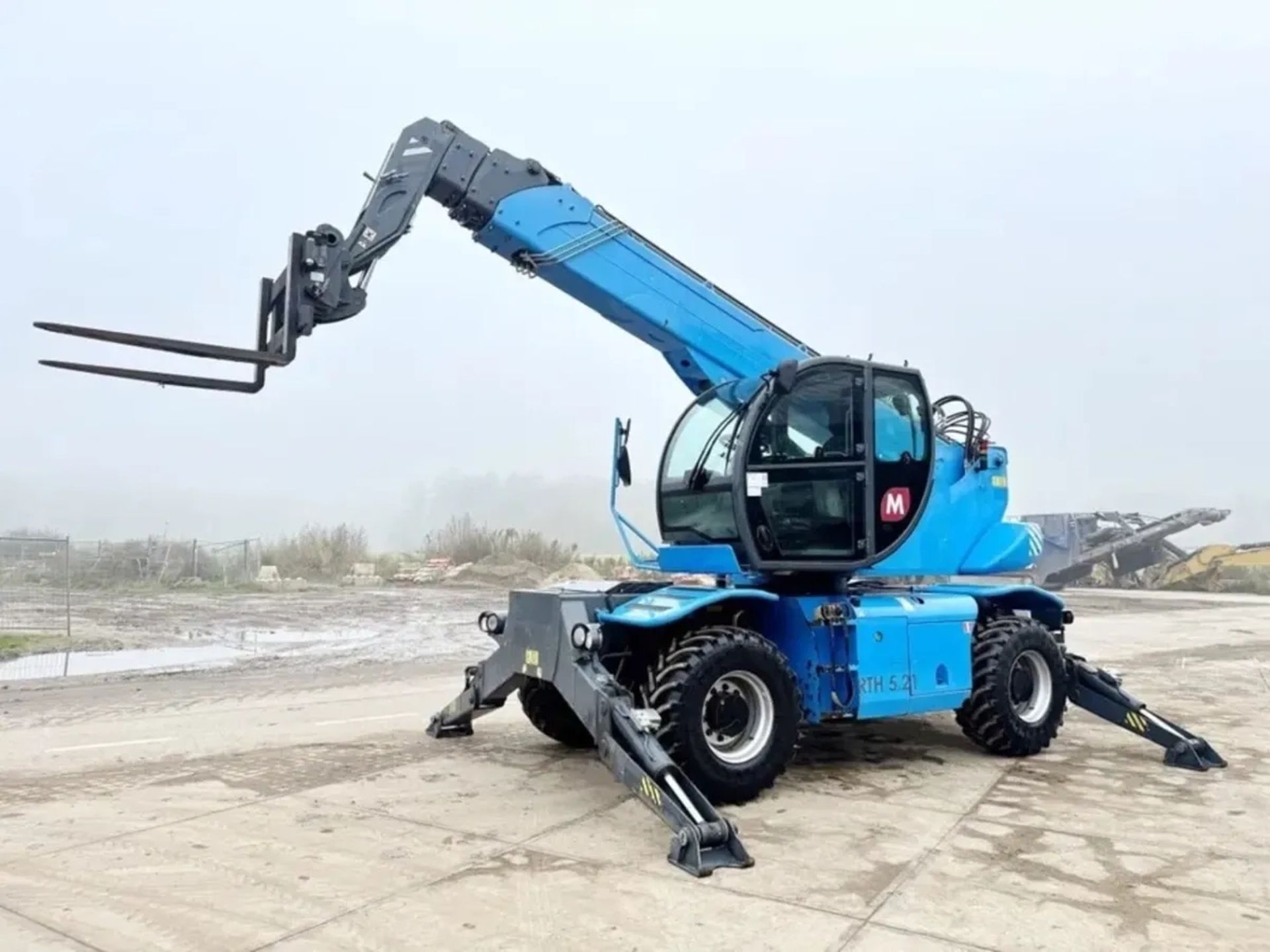 Всюдихідний телескопічний навантажувач Manitou RTH 5.21