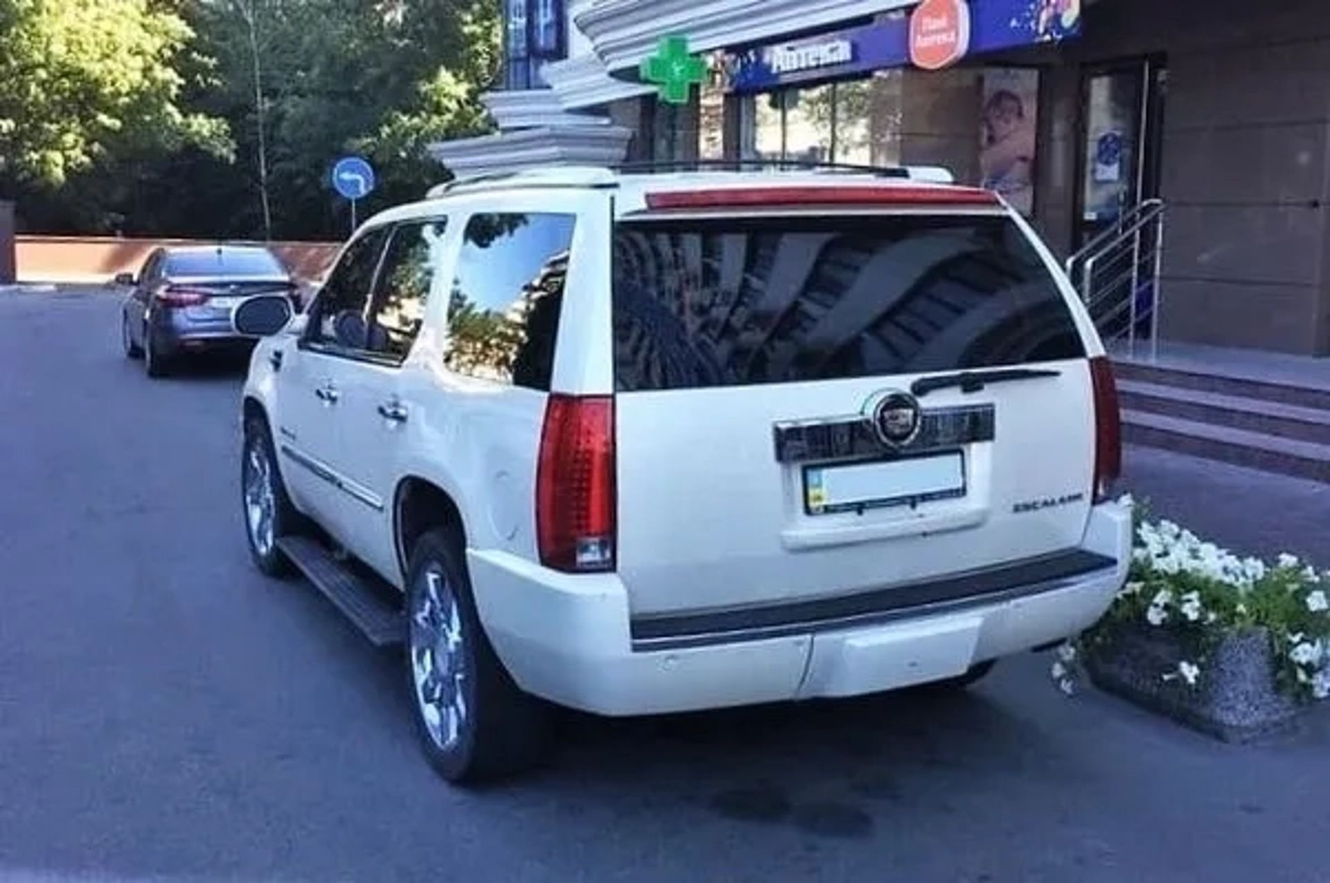 232 Позашляховик на весілля Cadillac Escalade білий