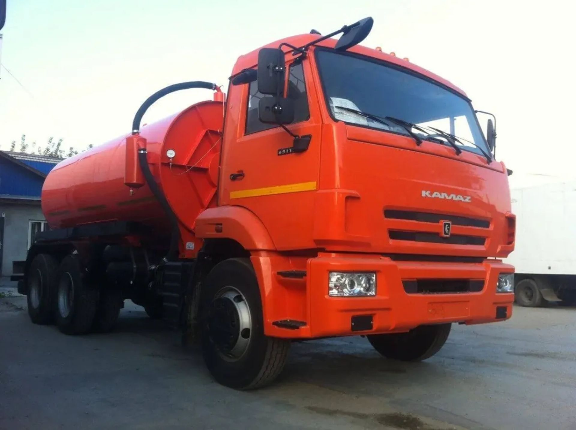 Асенізатор на базі шасі КамАЗ-65115