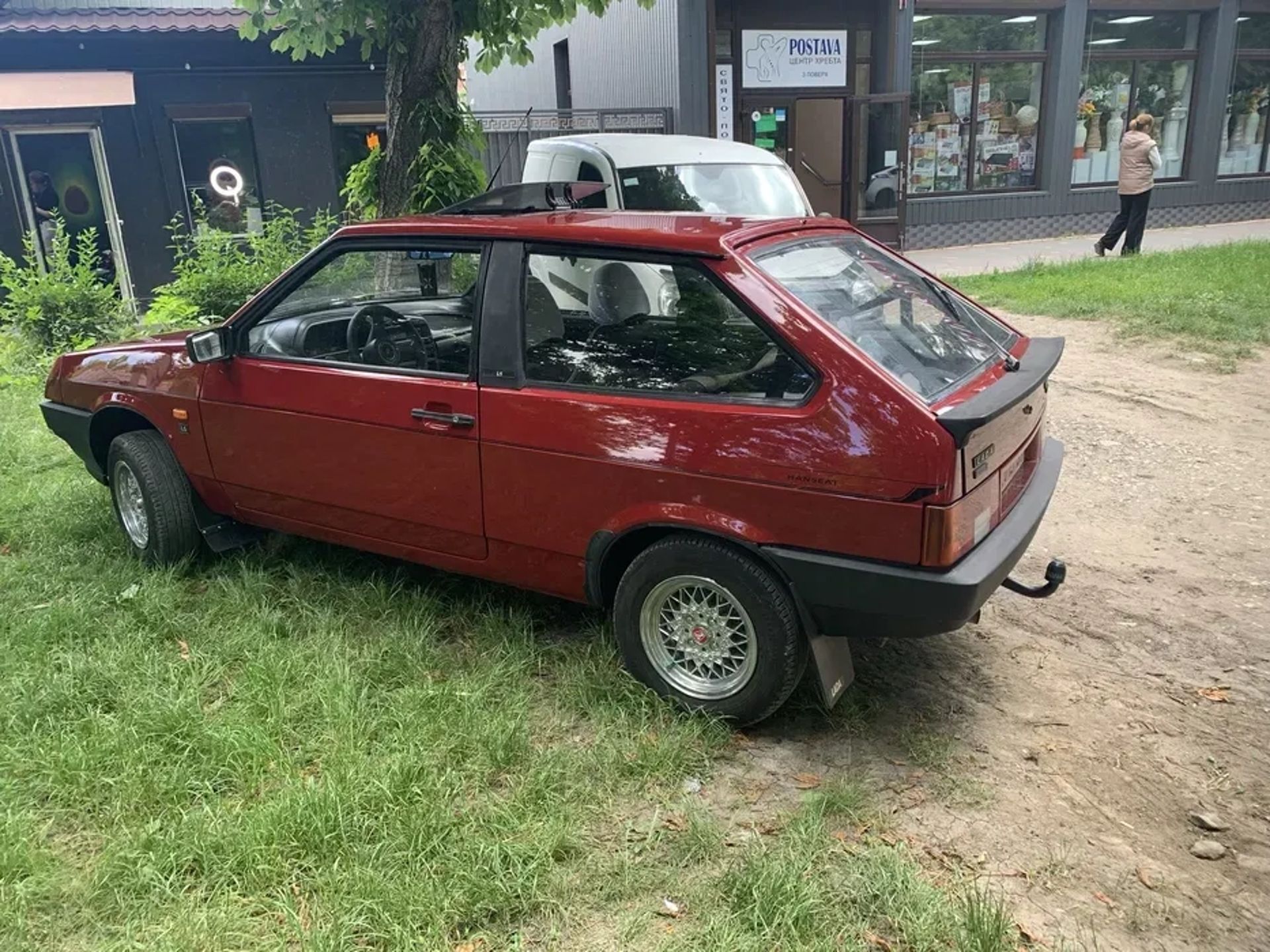 Гарне привабливе авто часів 90-х