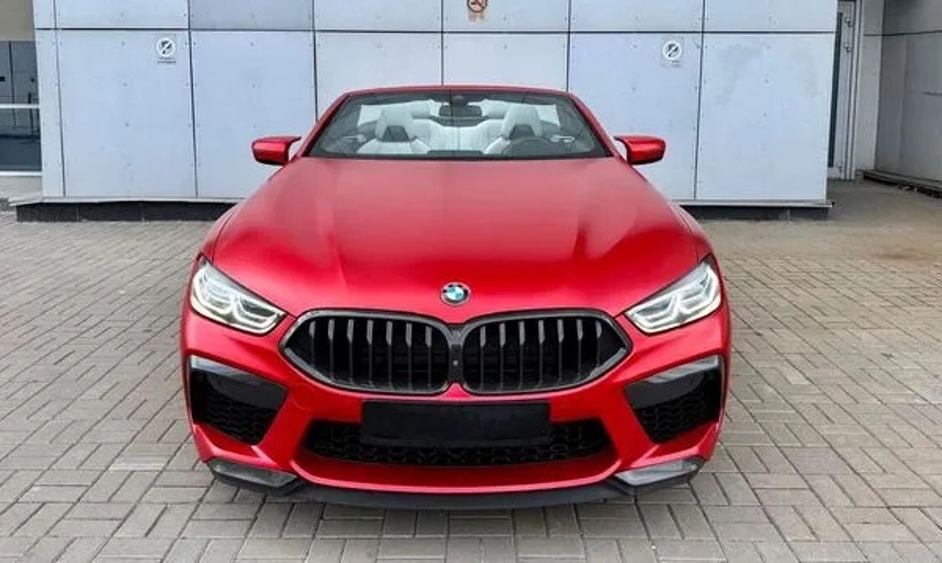 286 Кабріолет BMW M8 F91 Cabrio червона