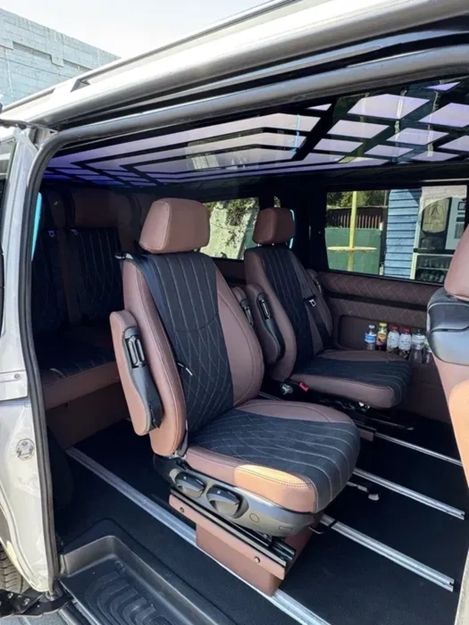 Мікроавтобус Mercedes Vito. Шкіряний, комфортний салон