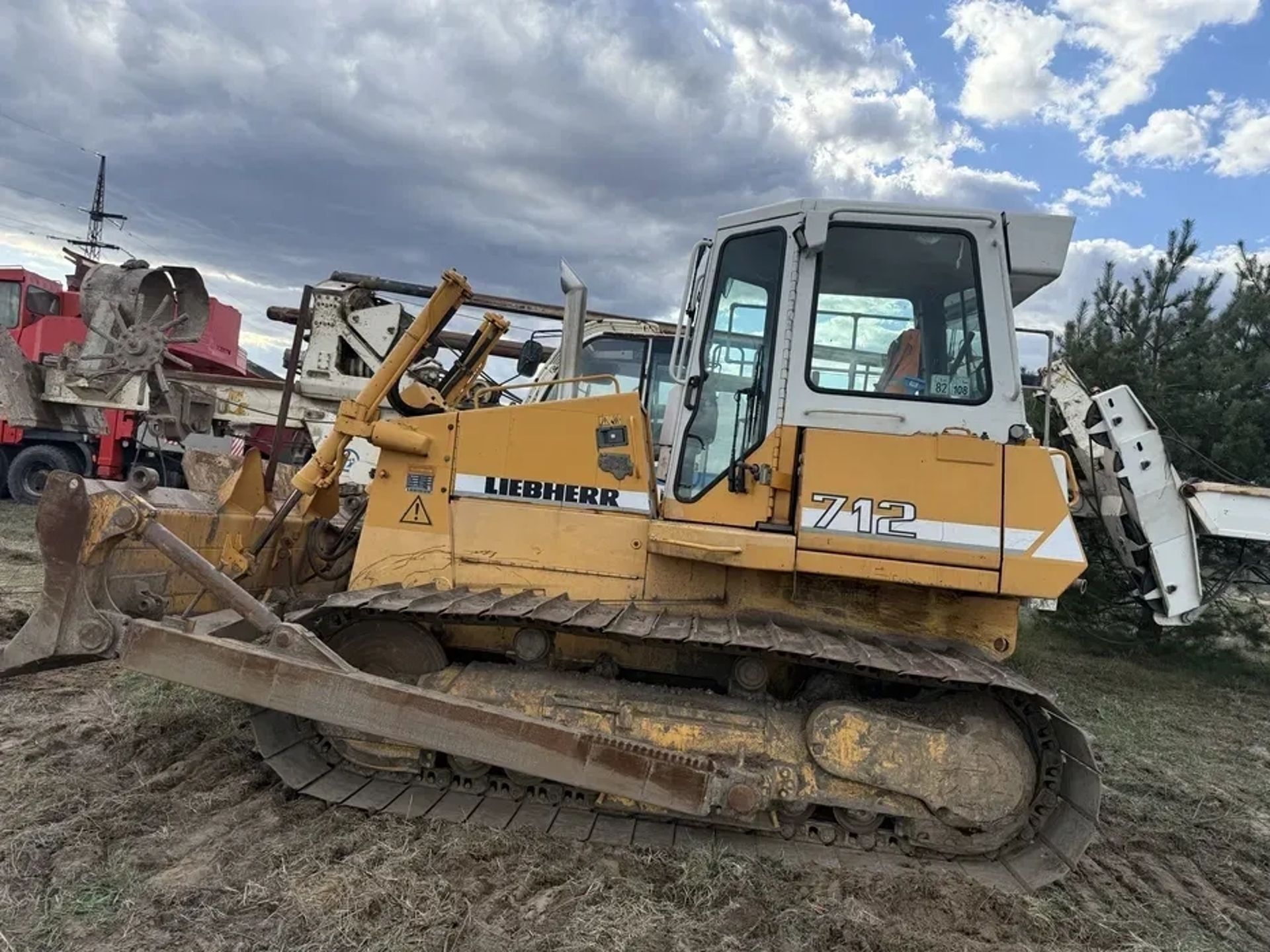 Бульдозер Liebherr 712 — універсальна техніка