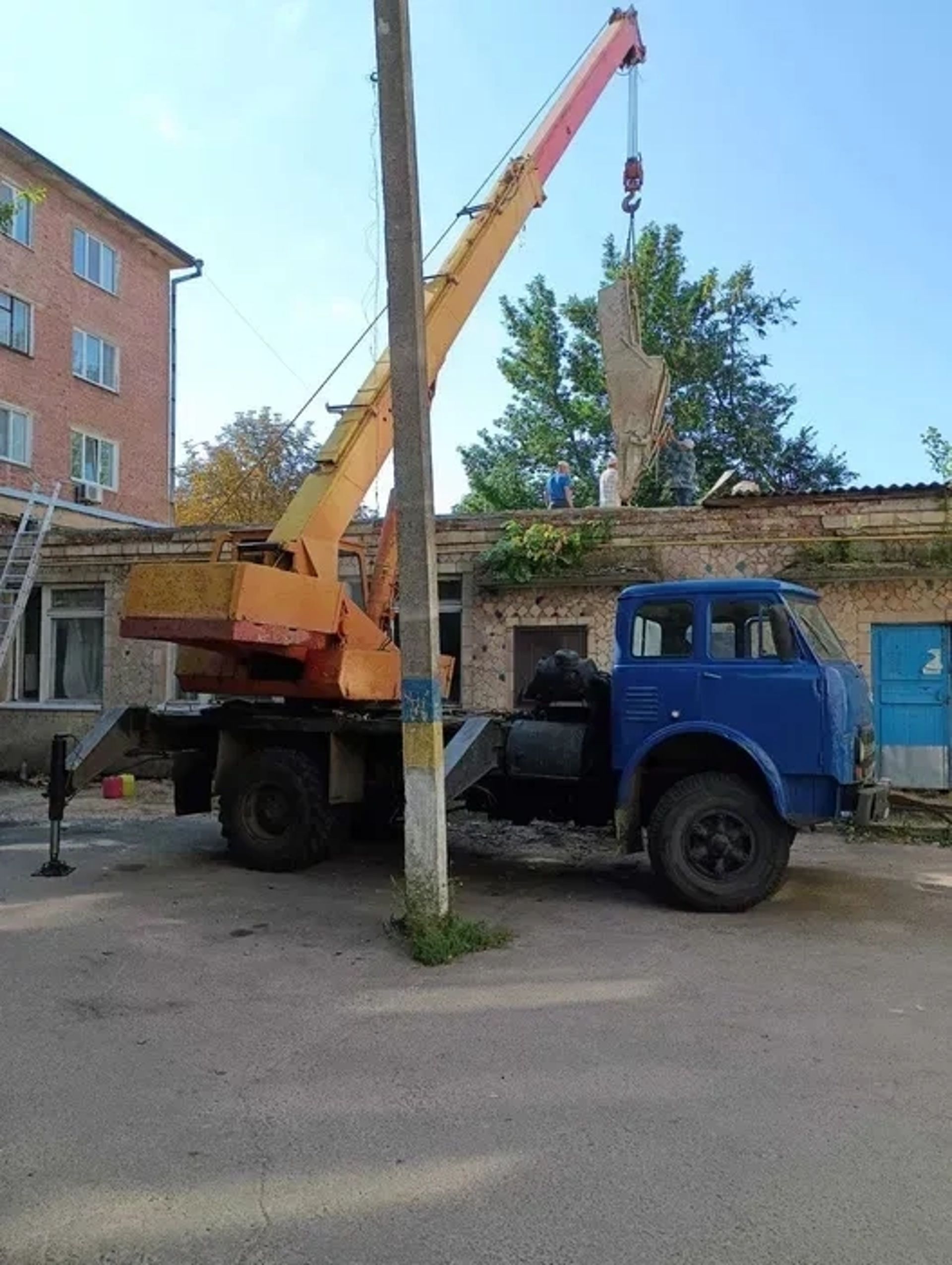 Автокран КС-3577 на базі шасі МАЗ