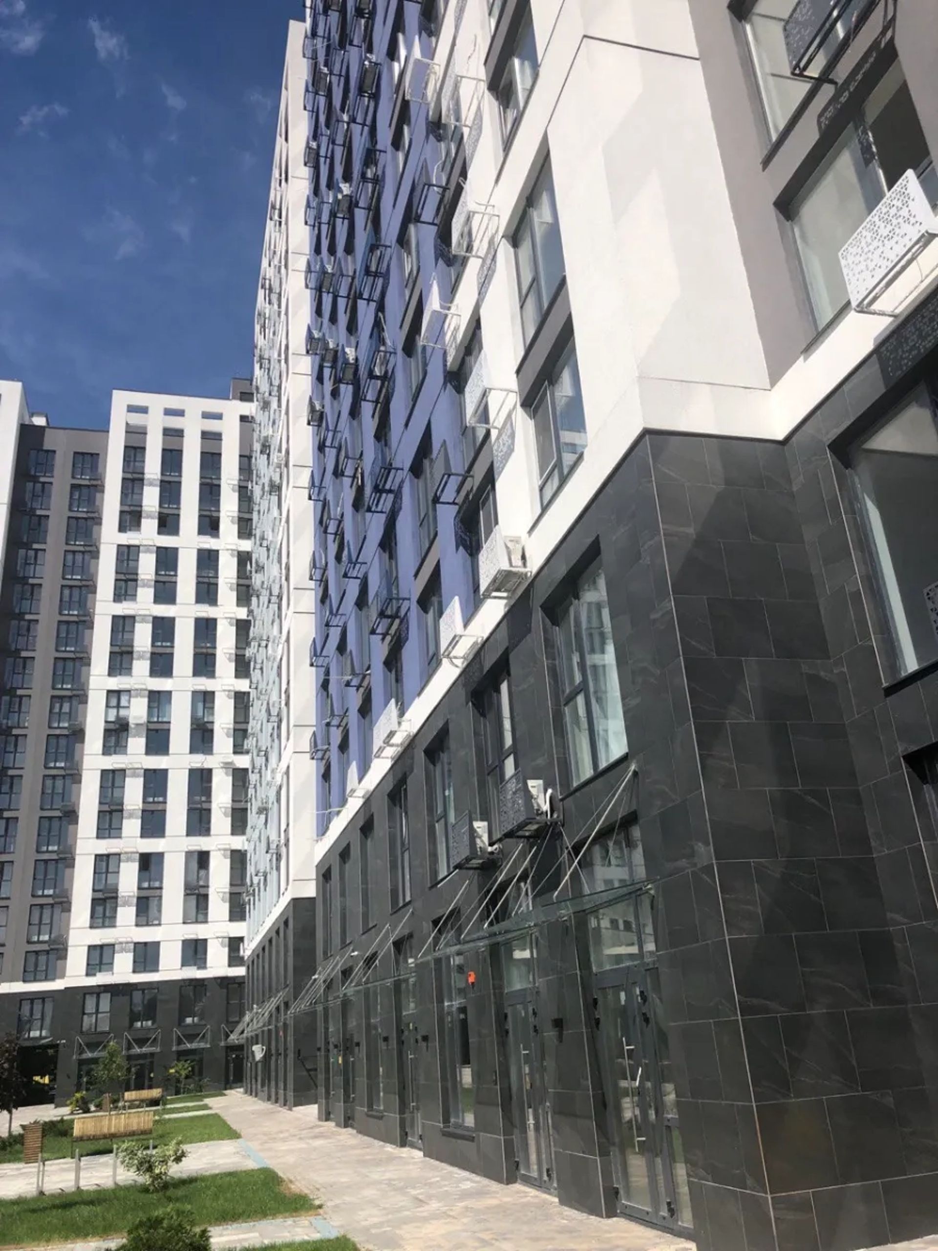 Фасадне приміщення 125 м2 в ЖК Sky Avenue