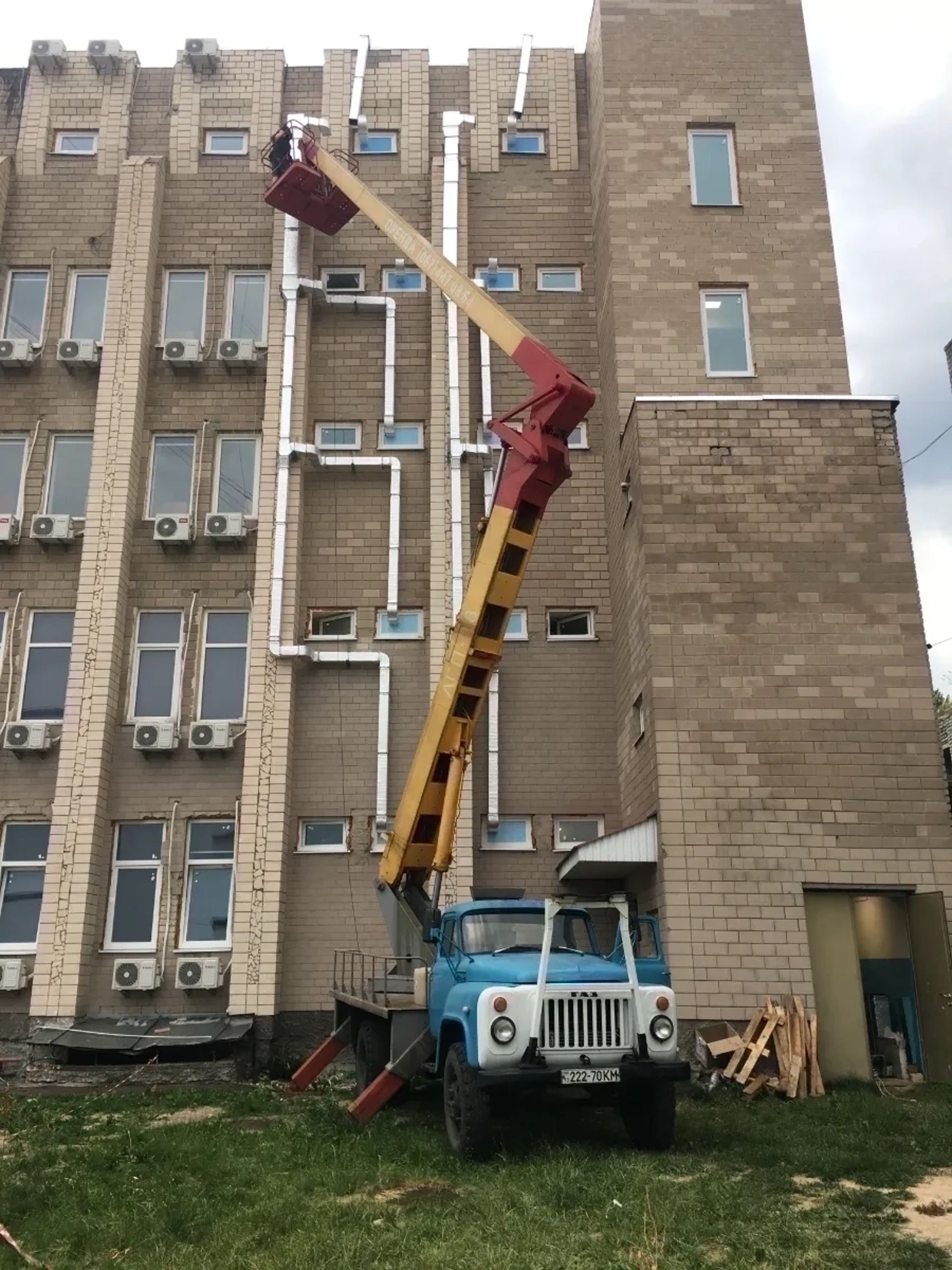 Послуга ліктьової автовишки АГП-18 від власника.