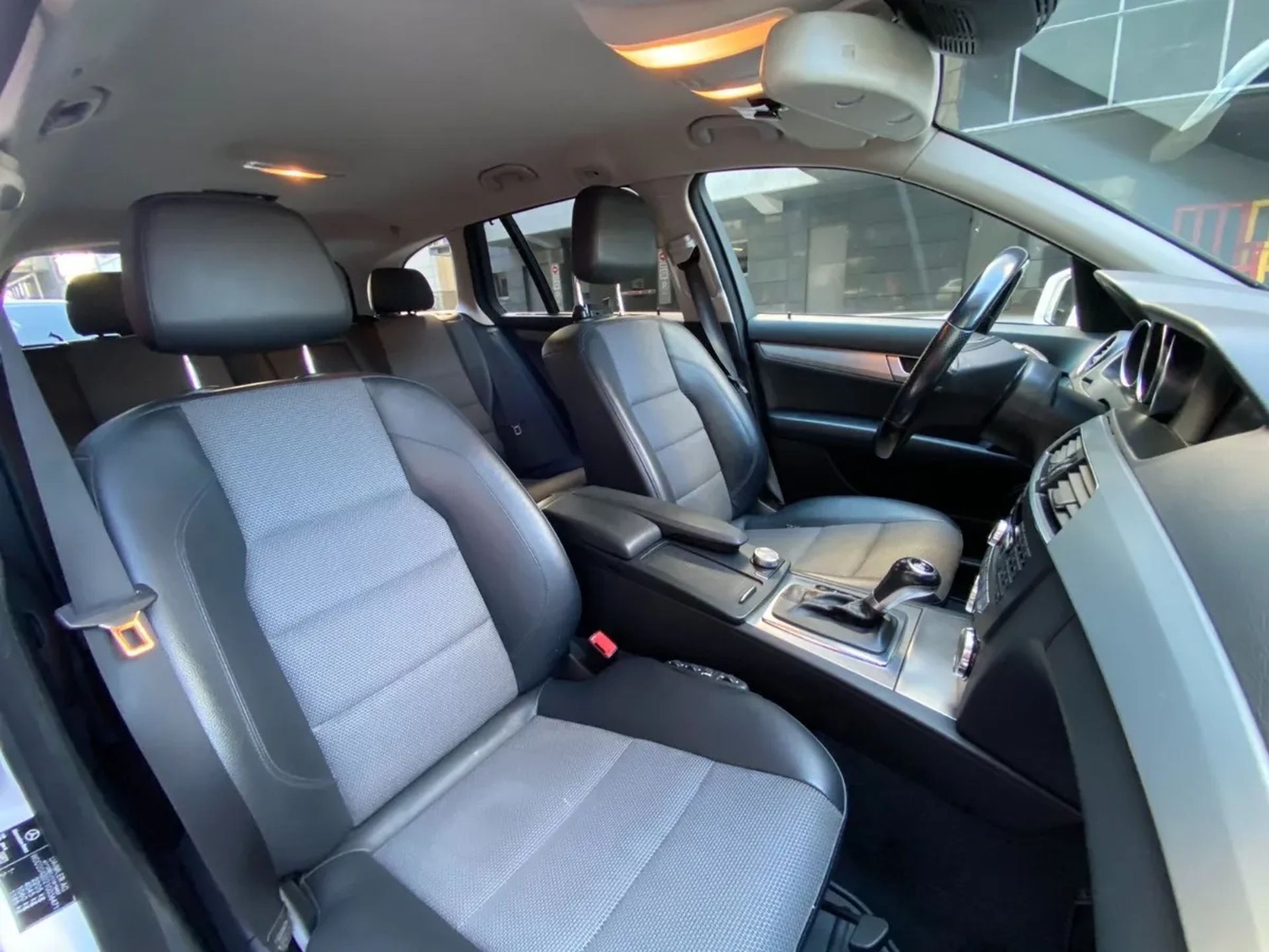 Авто Mercedes-Benz W204— Компактний преміум для ваших справ