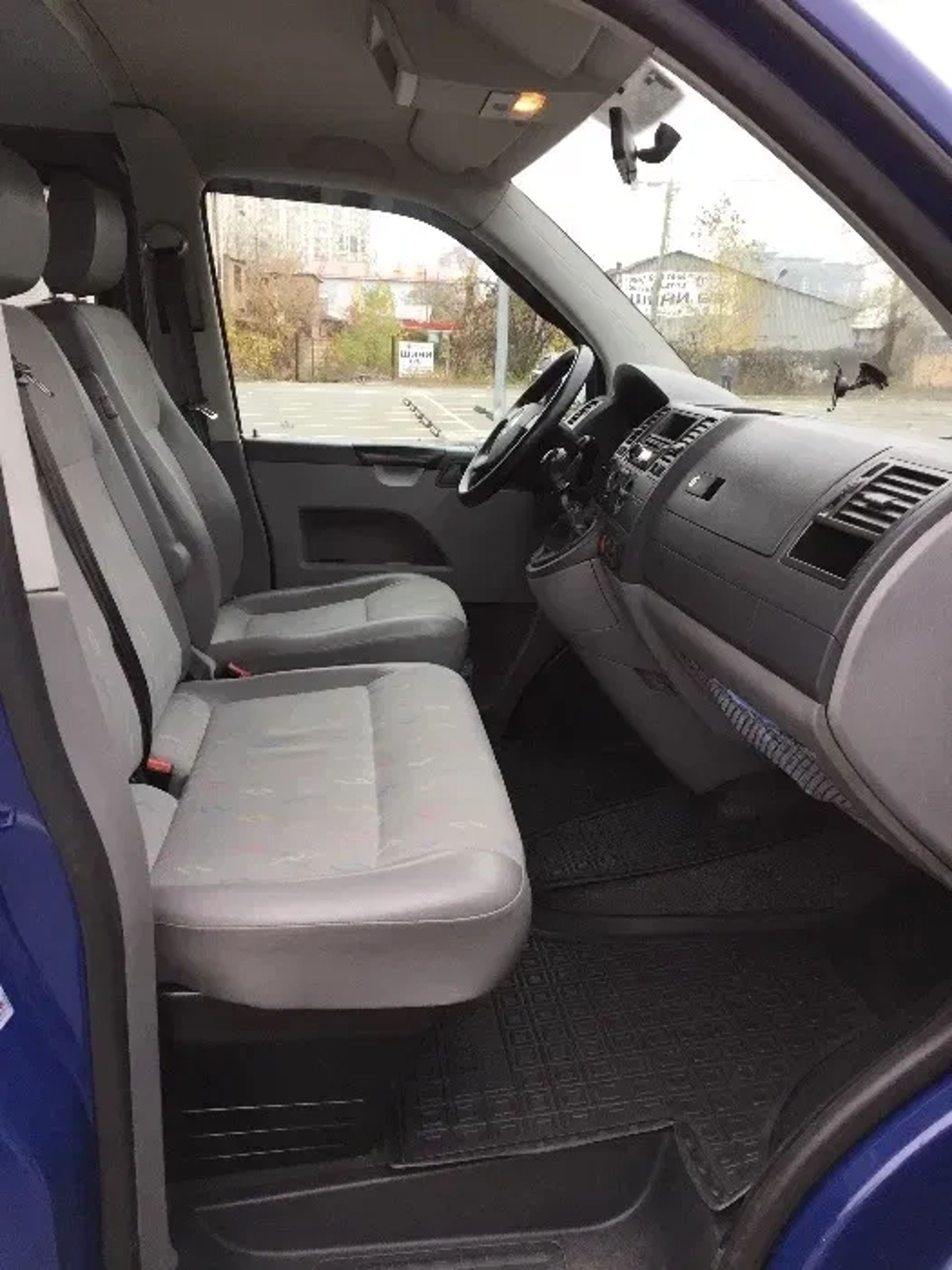 Мікроавтобус Volkswagen Transporter (8 місць)