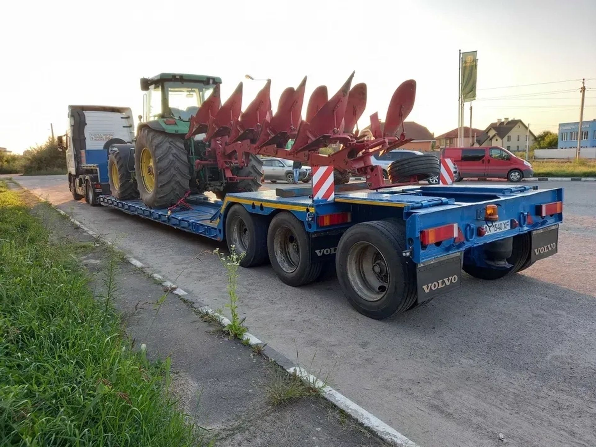 Вантажний ТРАЛ Lowbed для спецтехніки