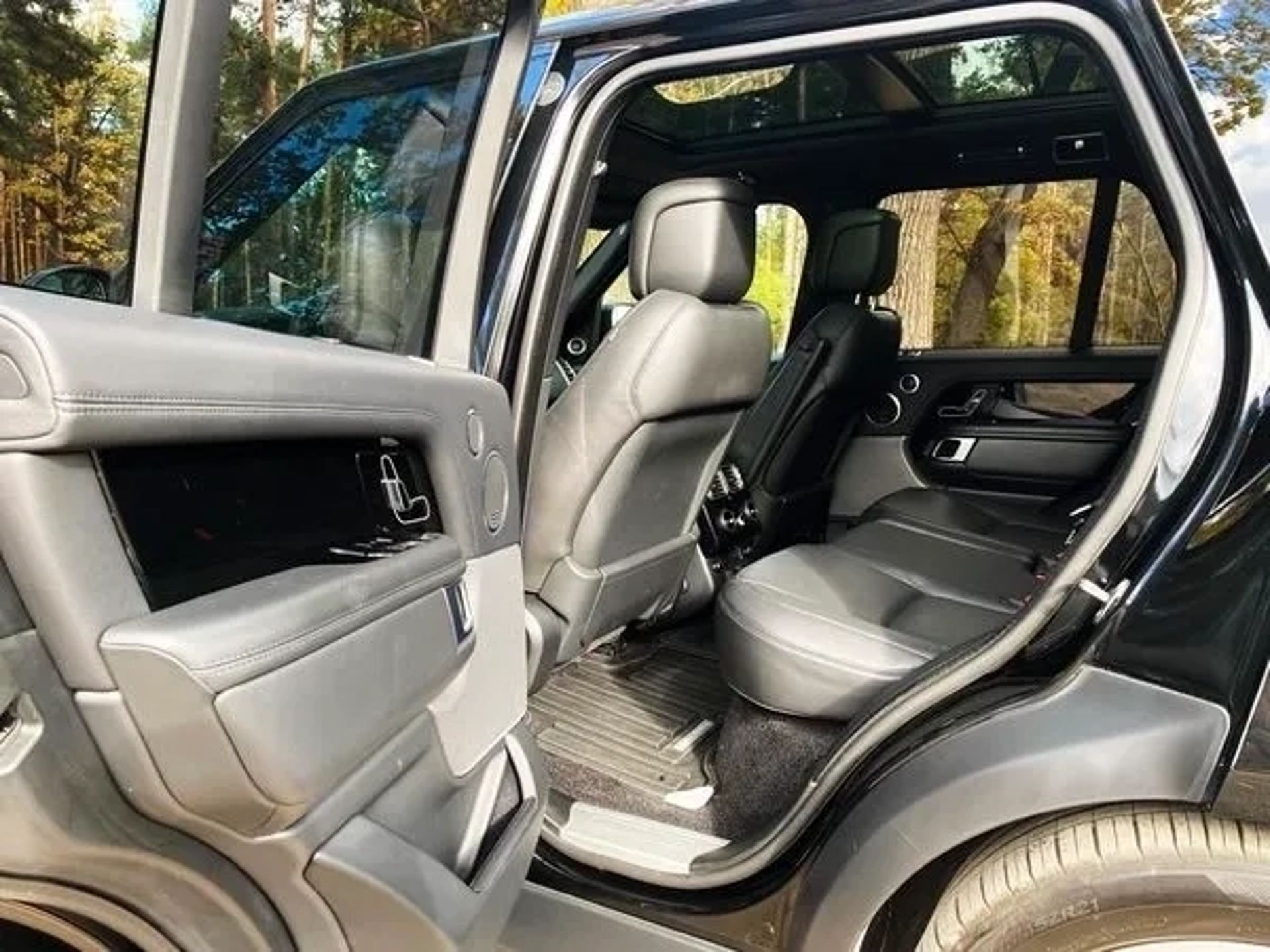 224 Range Rover Vogue чорний на весілля