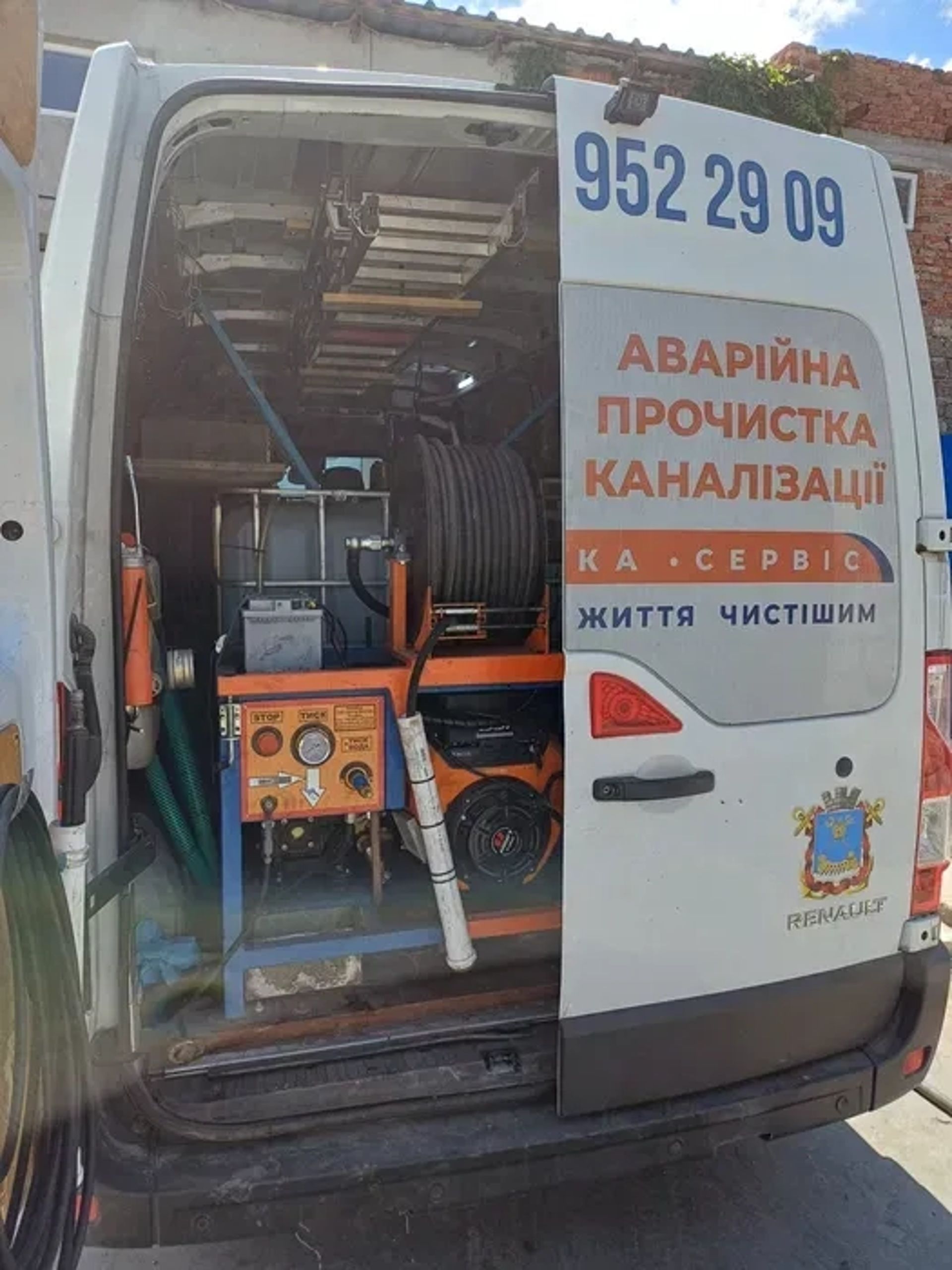 Аварійне прочищення труб, чищення каналізації, тверезі сантехніки