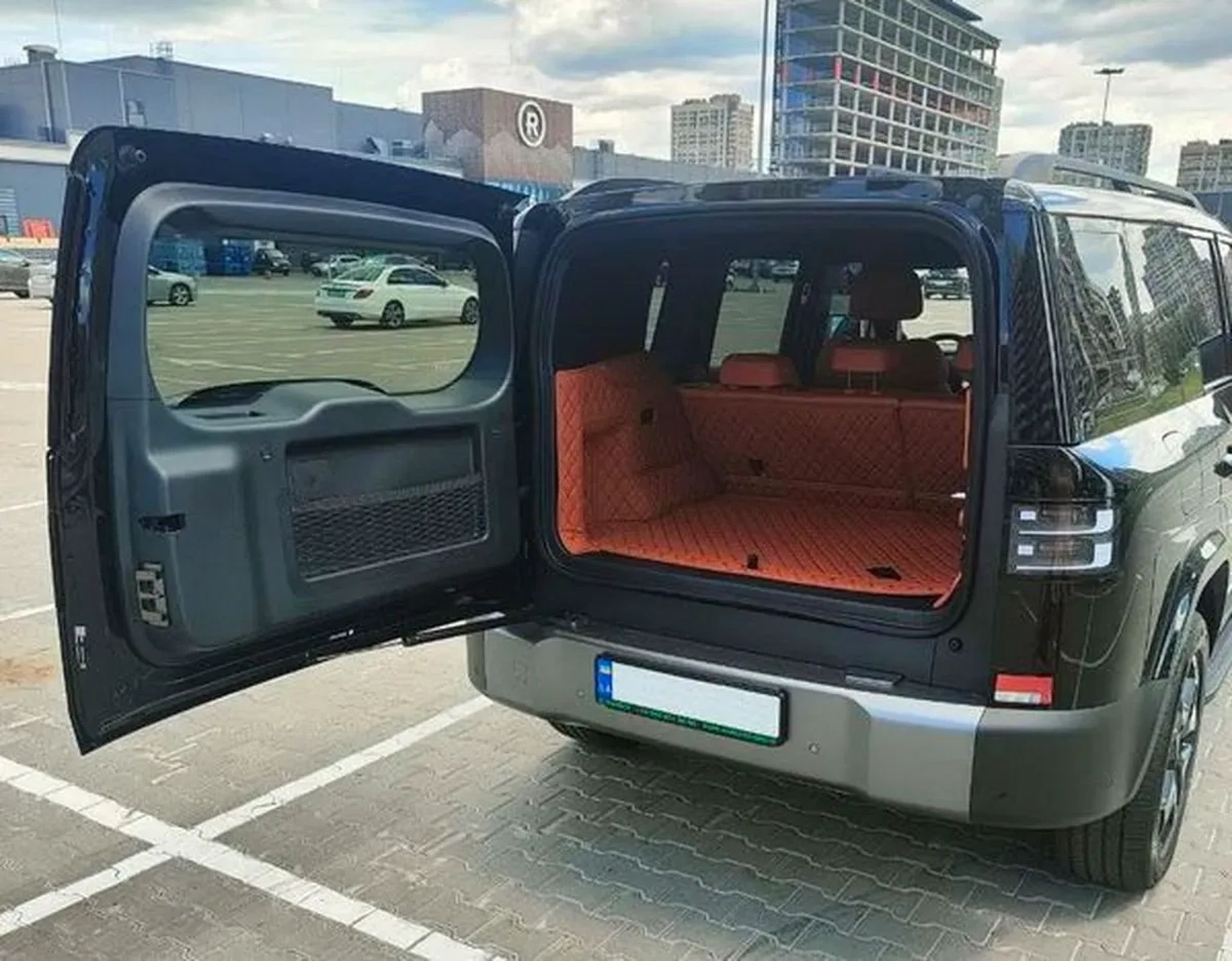 396 BYD Leopard електро позашляховик на весілля з водієм