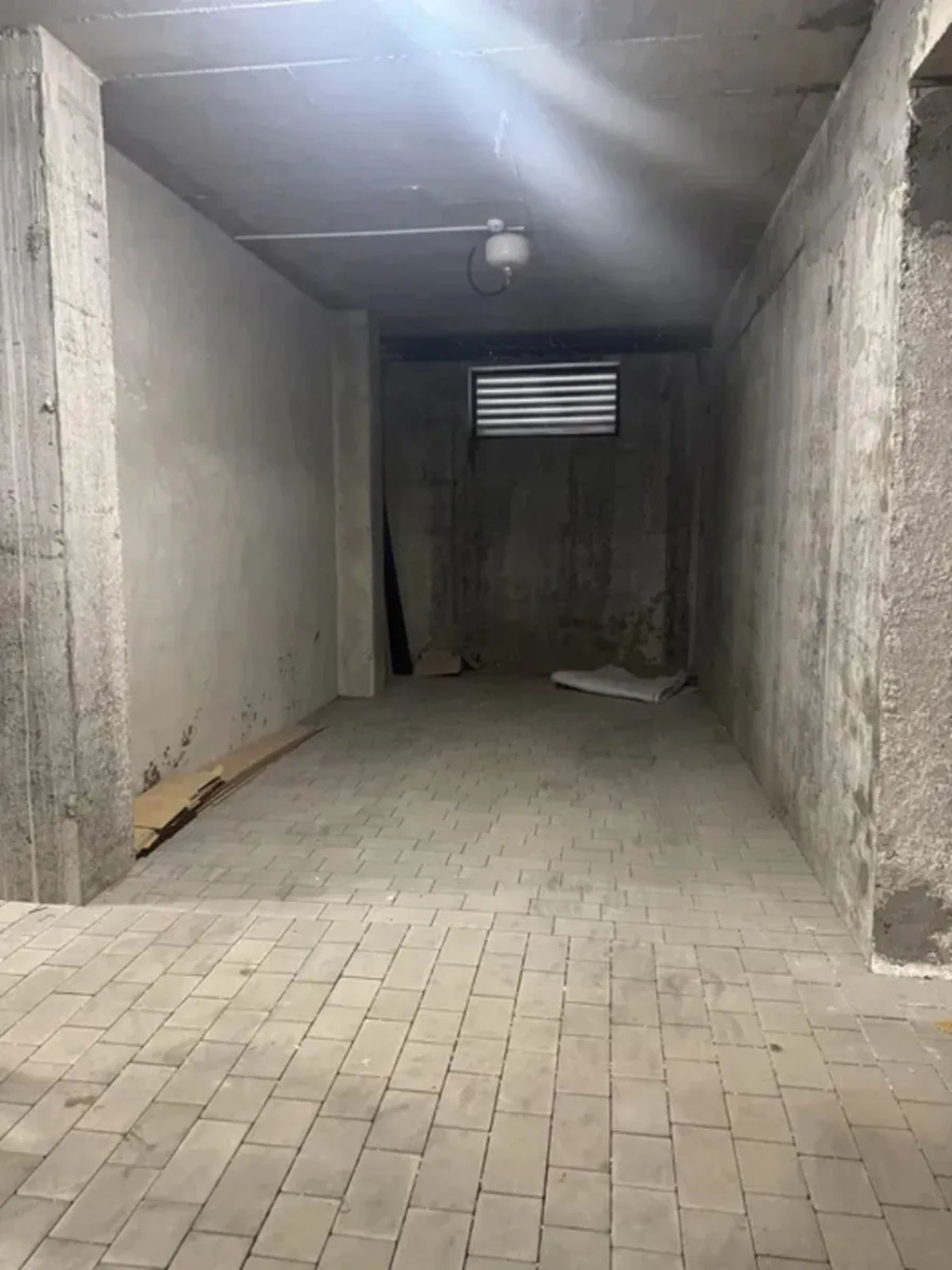 Зручне паркомісце на Гаджеги 7-Г