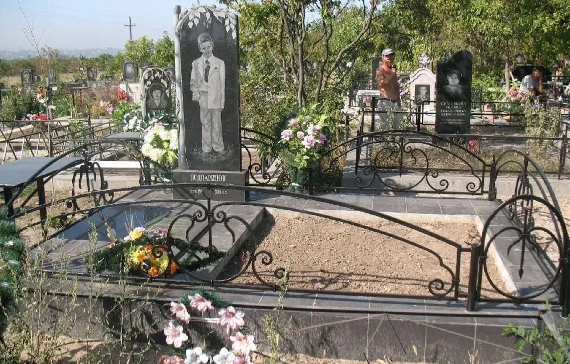 Зварювальні роботи. Огорожі (Оградки), бетонні майданчики, лавки, столики.