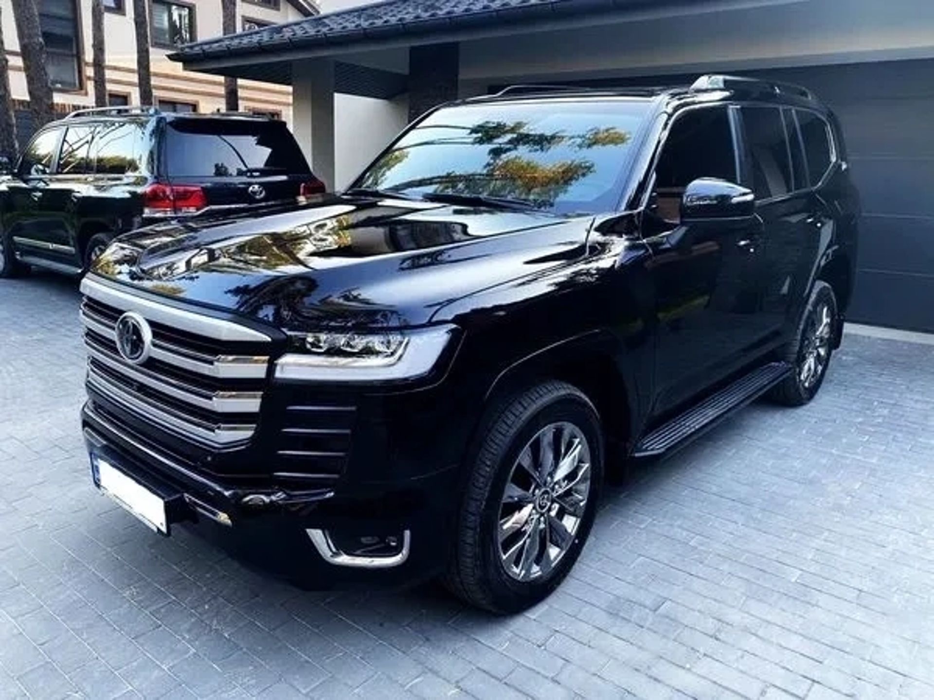 055 Авто на весілля Toyota Land Cruiser 300 з водієм