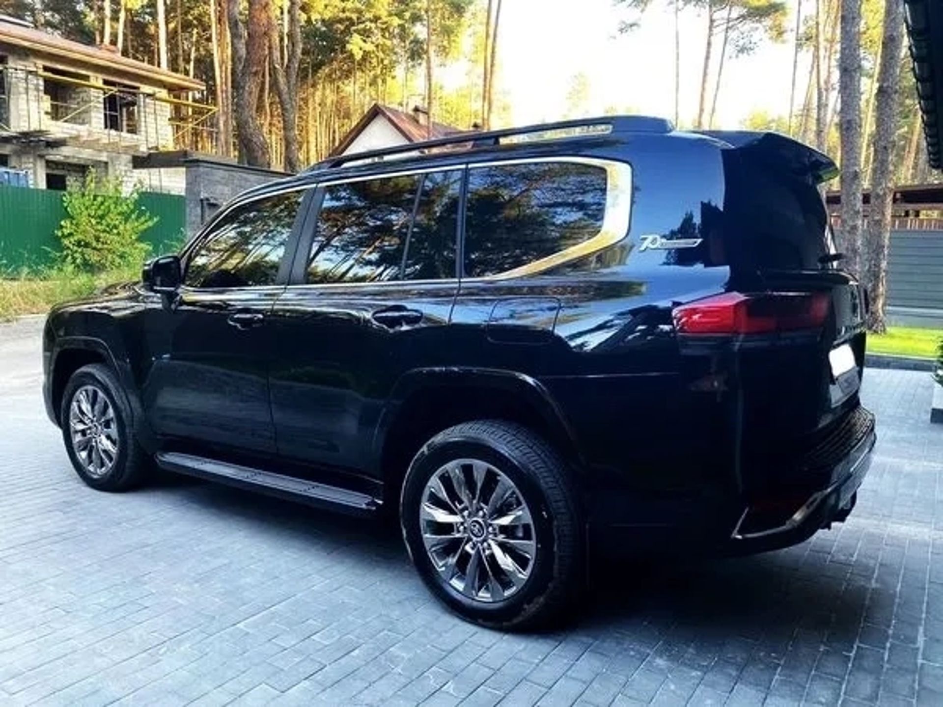 055 Авто на весілля Toyota Land Cruiser 300 з водієм