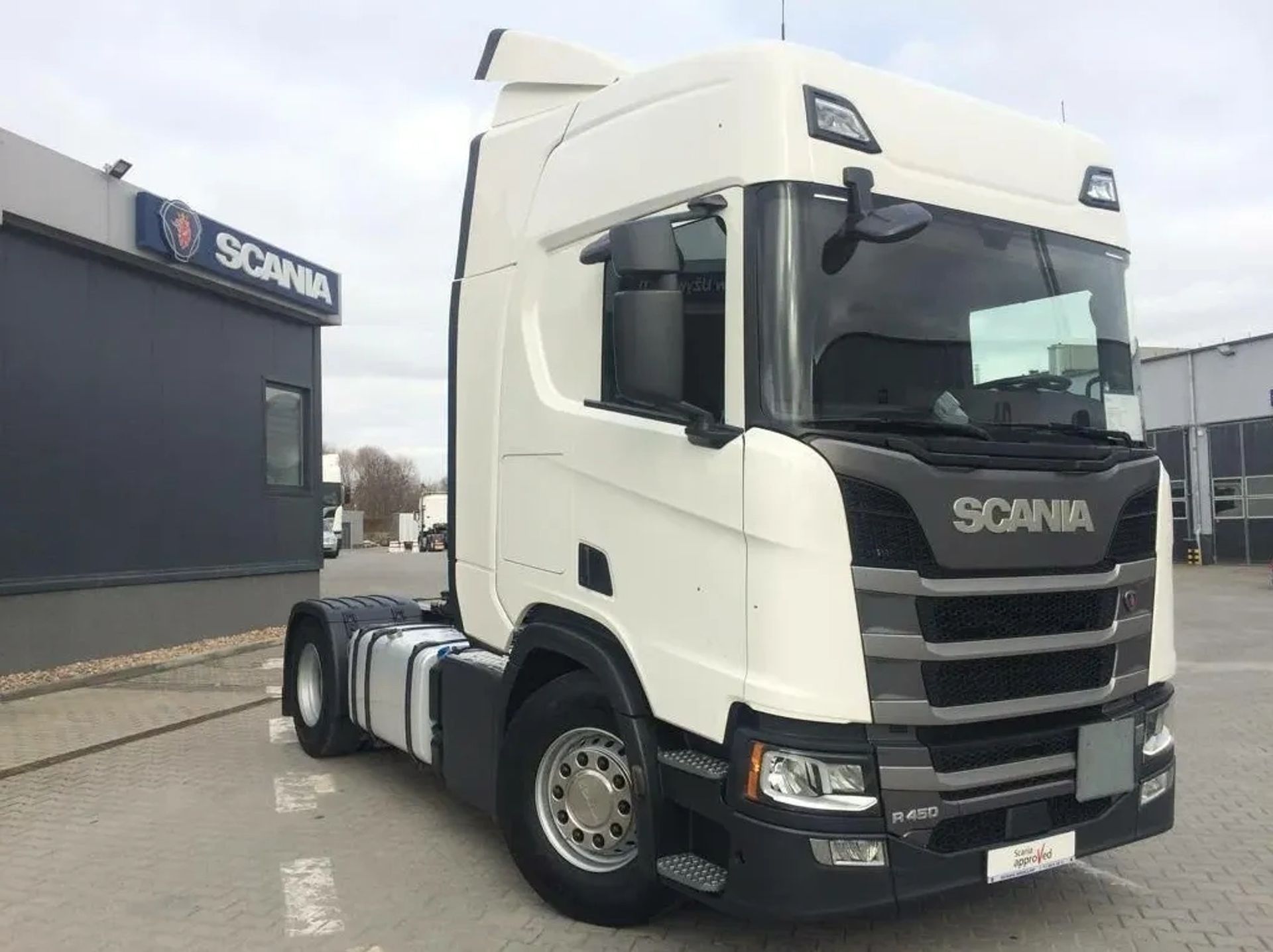 Тягач Scania R460 готовий до роботи