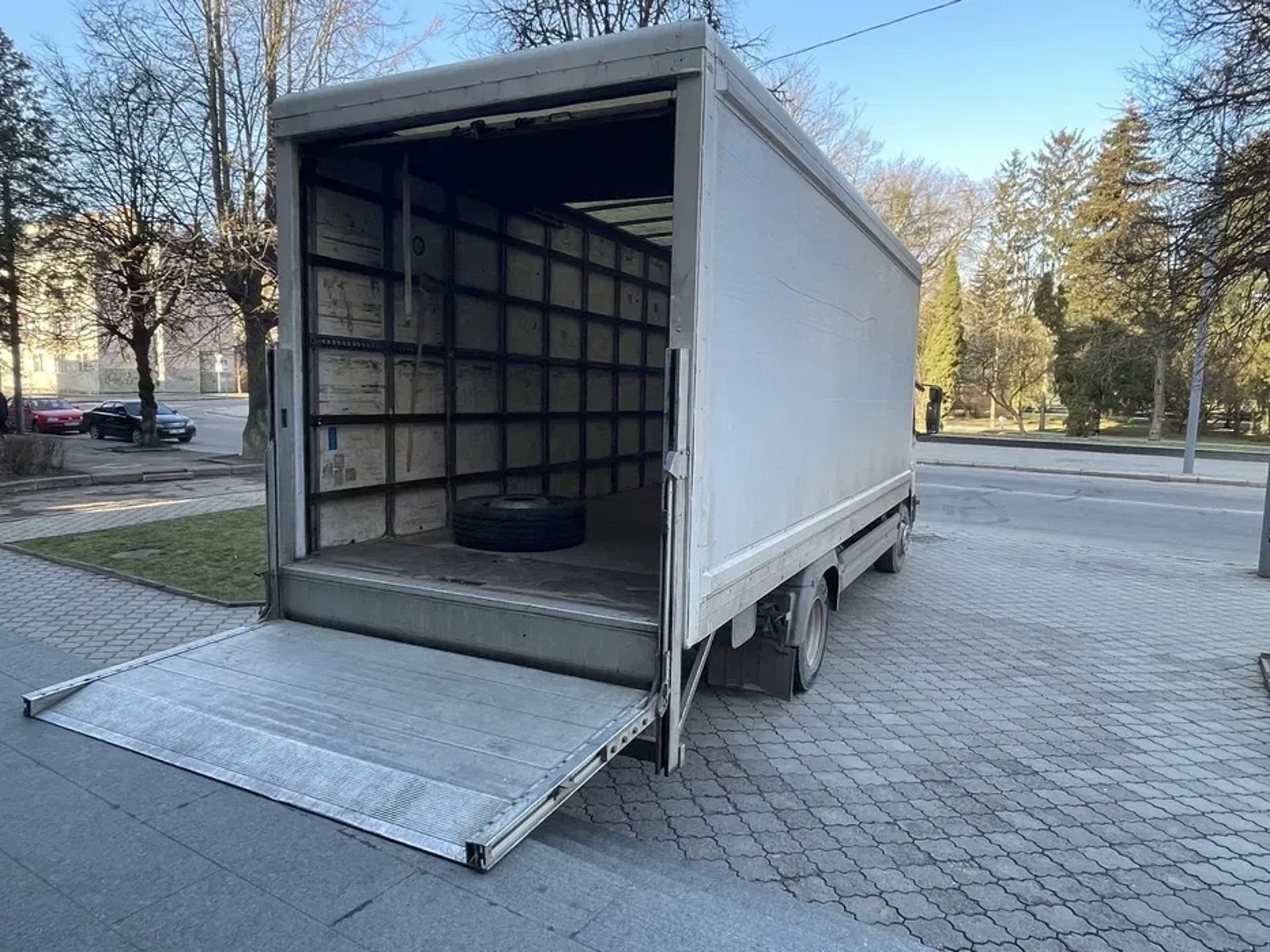 Вантажний автомобіль Mercedes-Benz Atego для перевезення вантажів