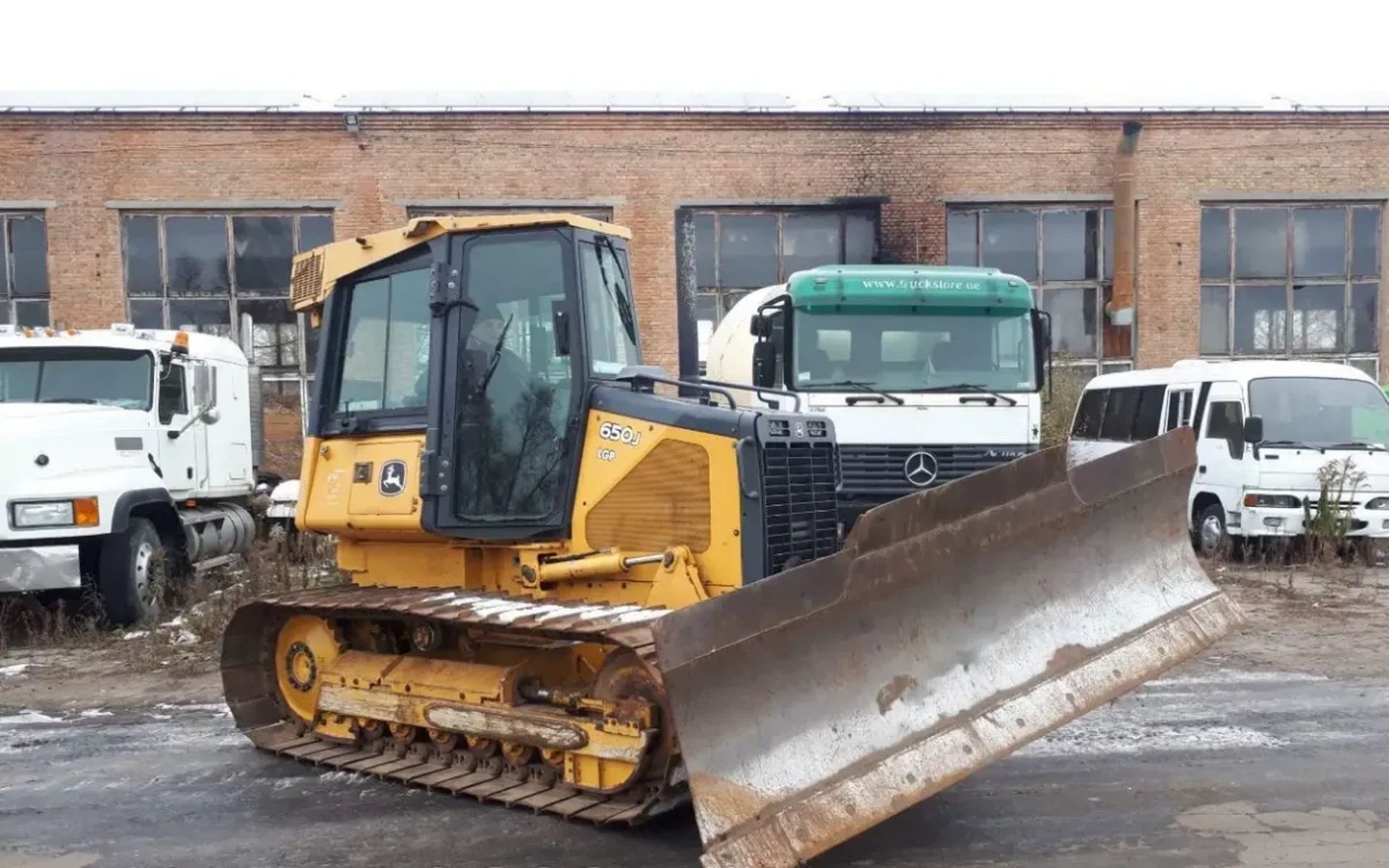 Послуги гусеничного бульдозера John Deere 650j