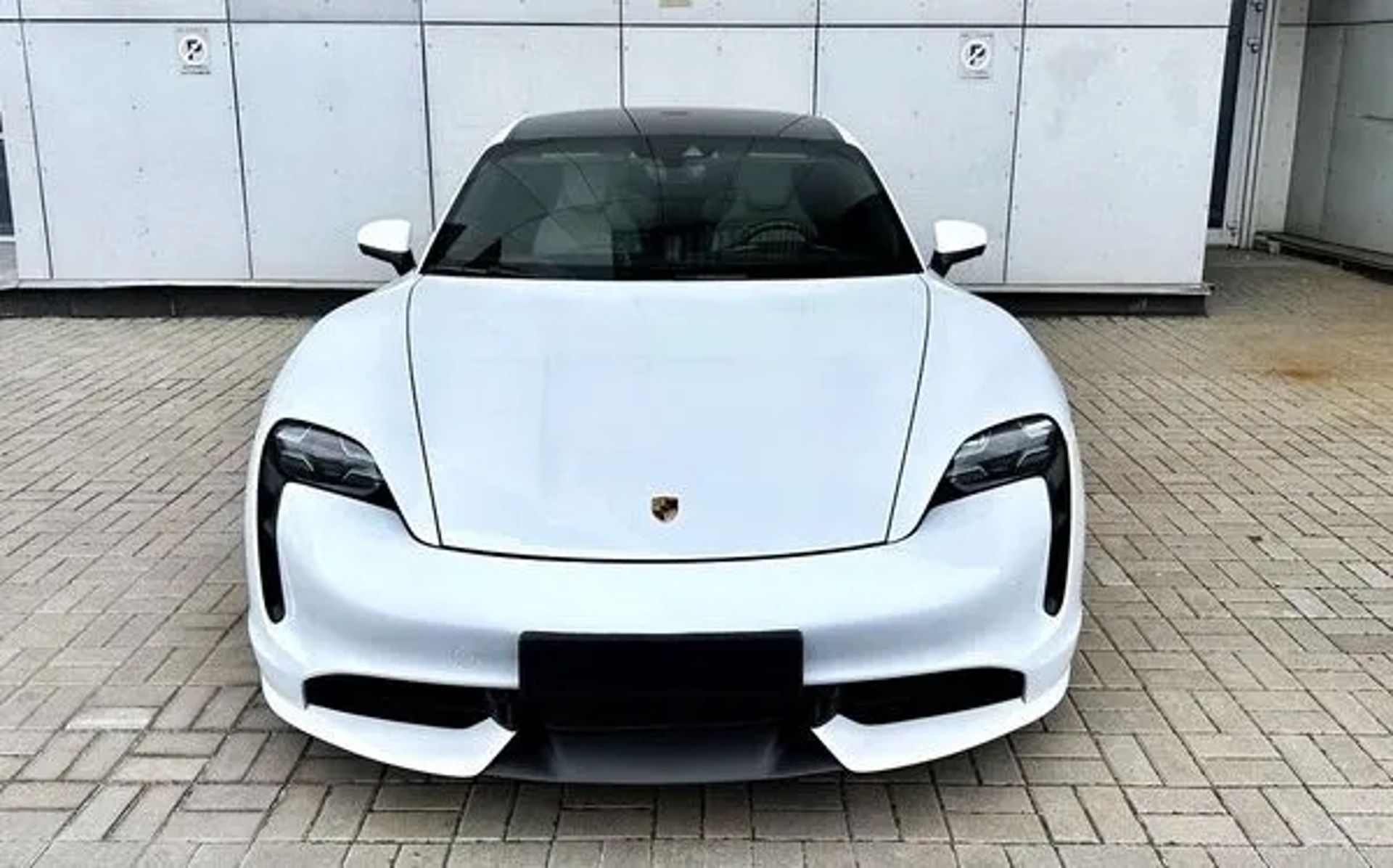 135 Porsche Taycan Turbo без водія в Києві