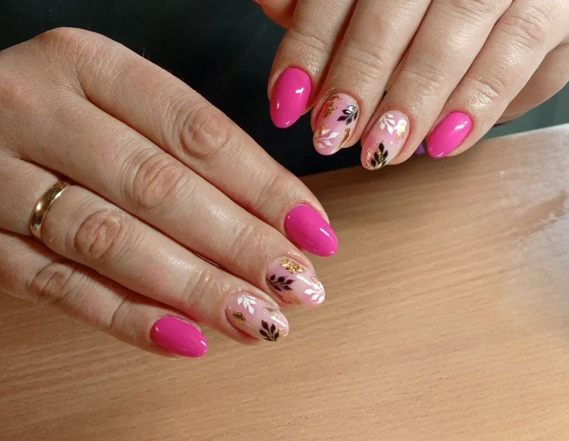 Манікюр за 1 годину, нарощування нігтів.