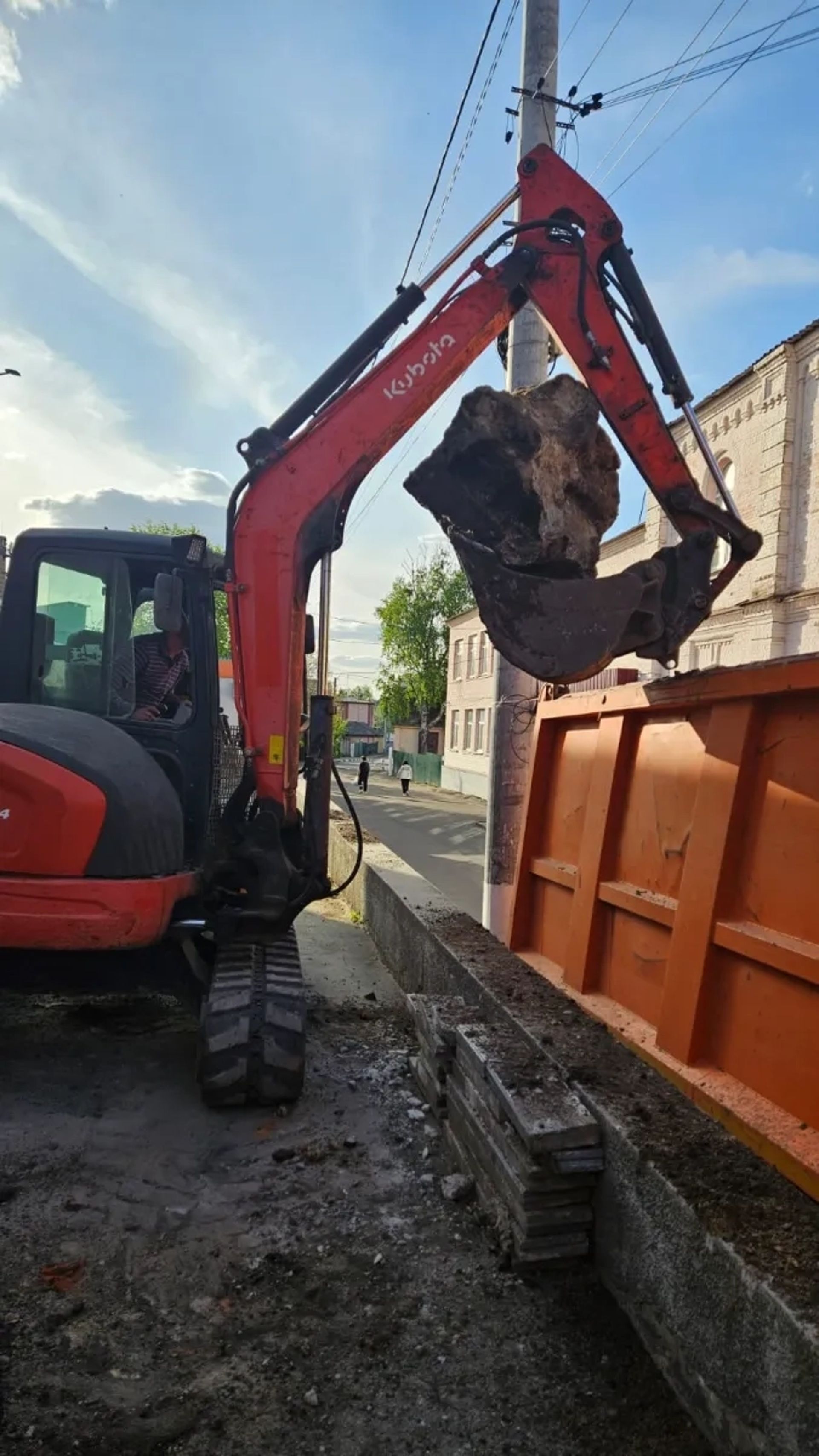 CAT 246B універсальний міні навантажувач