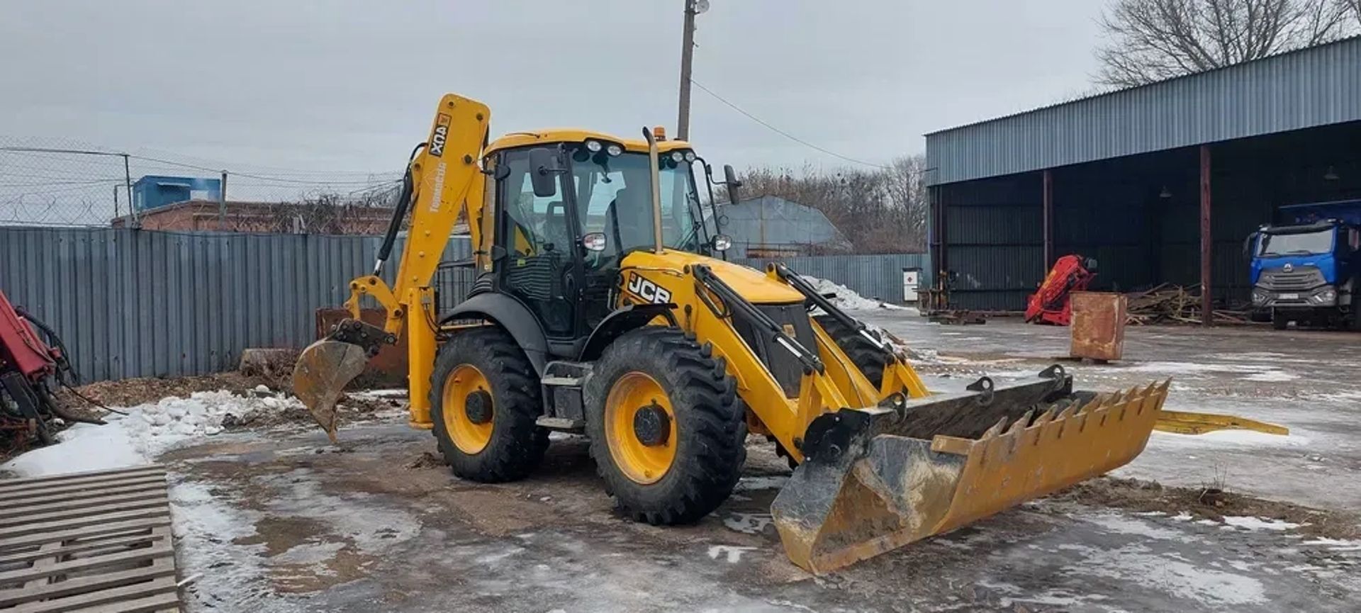 Екскаватор-навантажувач JCB 4CX послуги спецтехніки.