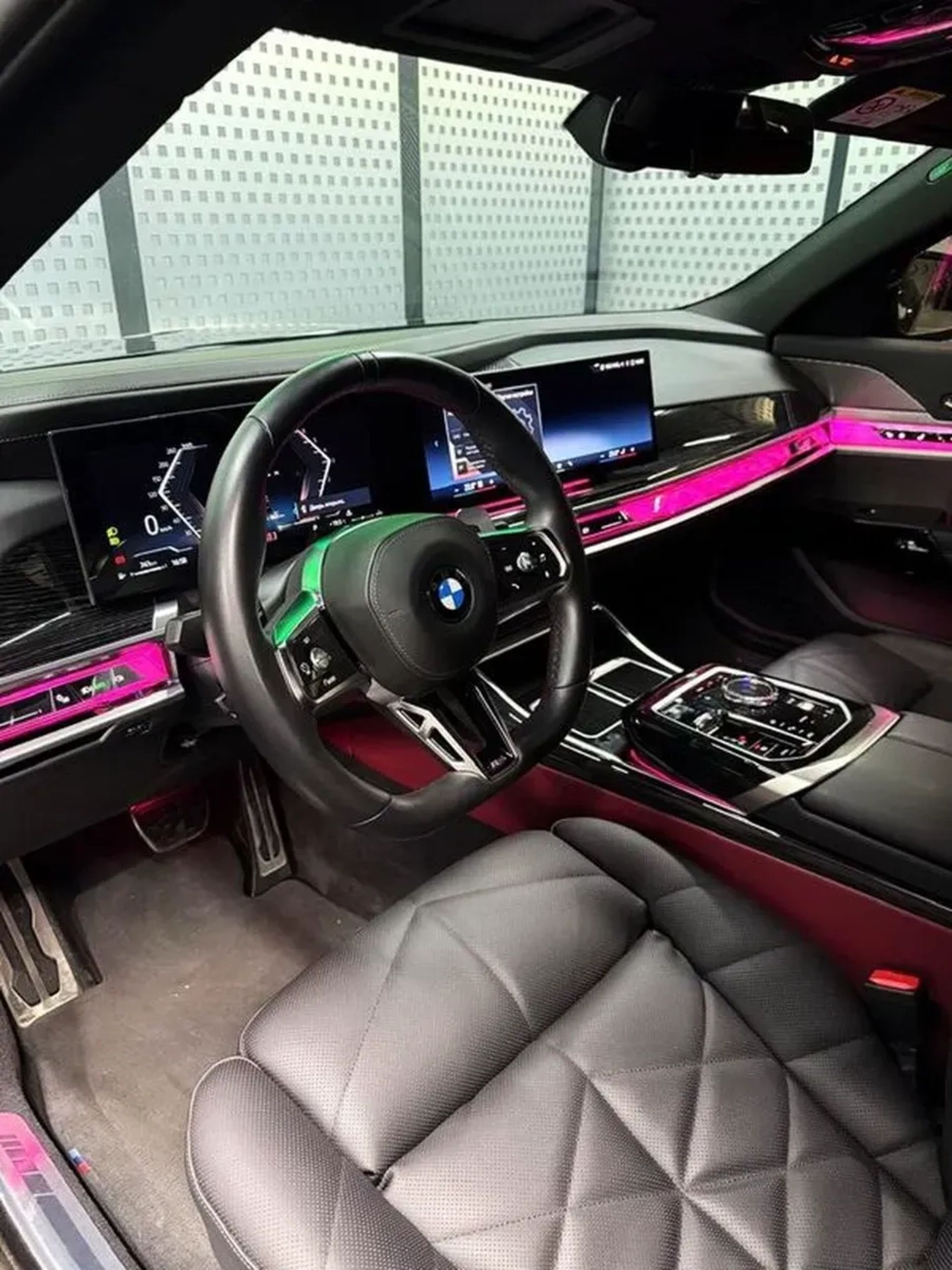 451 BMW 740D xDrive з водієм або без