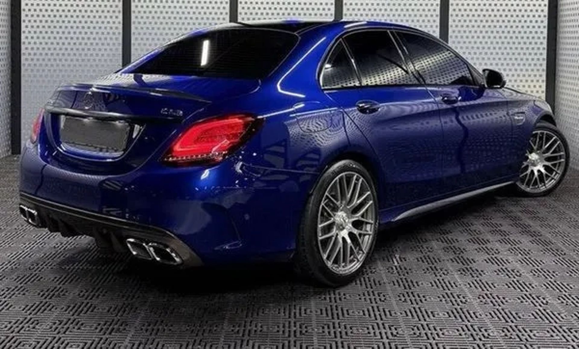 428 Mercedes-Benz C63s без водителя в Киеве