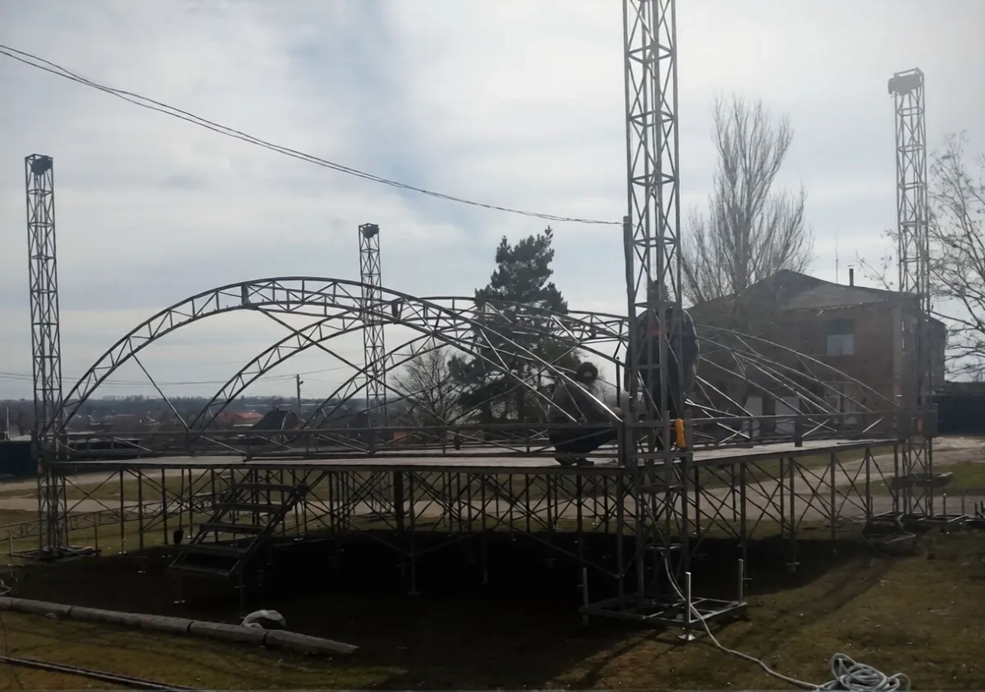 Виготовлення мобільних сцен (подіумів, сценових конструкцій)розмір 6х4