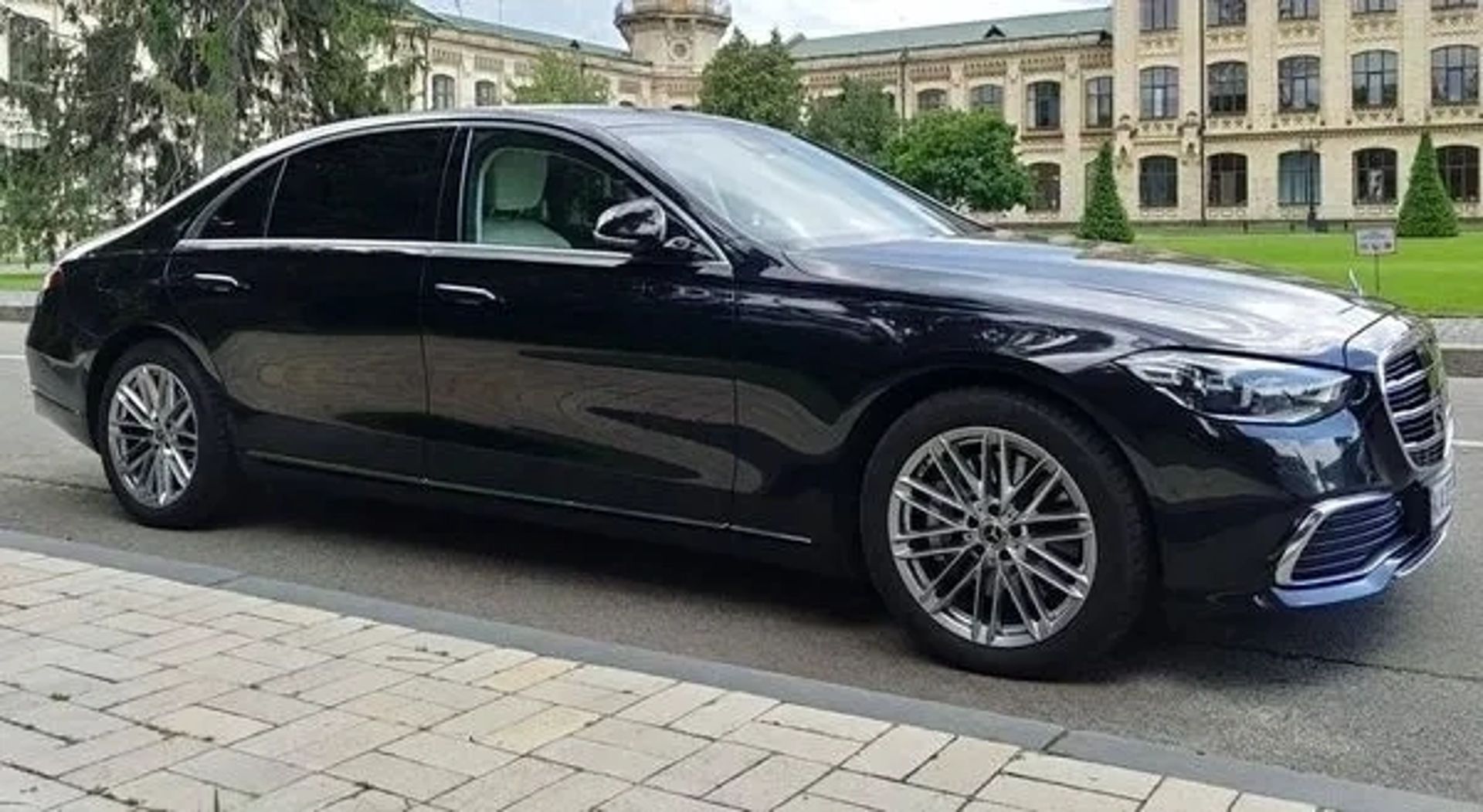 322 Mercedes-Benz 223 S-класу з водієм на весілля