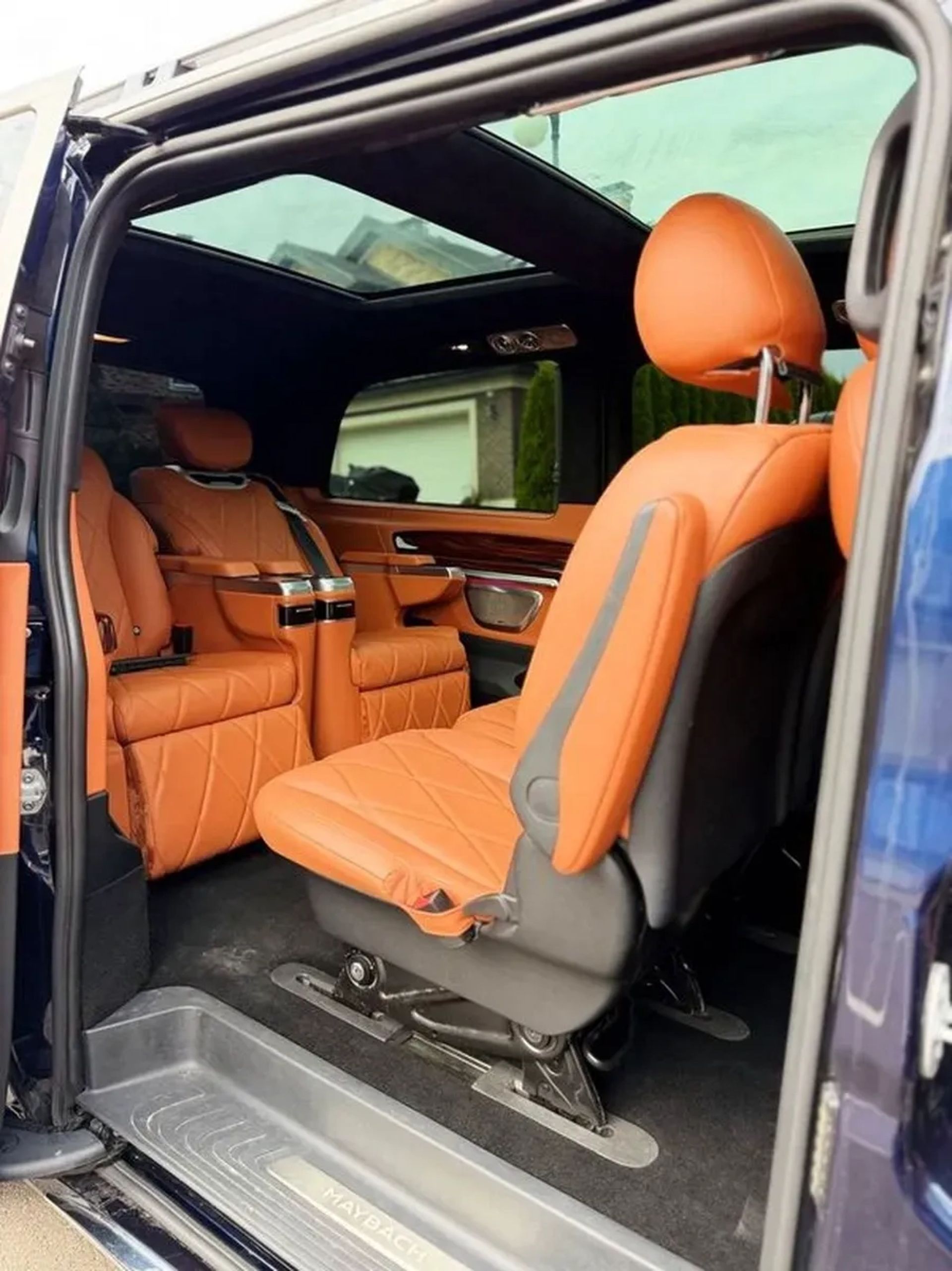 446 Mercedes-Benz Maybach V-Class без водія