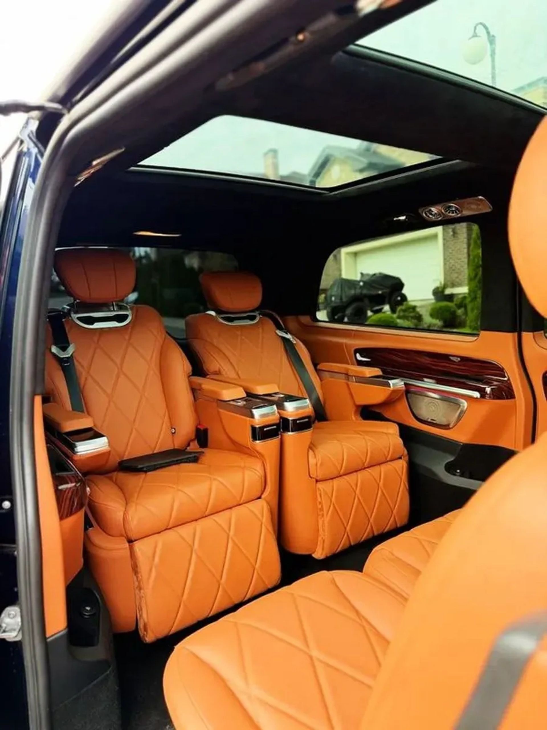 446 Mercedes-Benz Maybach V-Class без водія