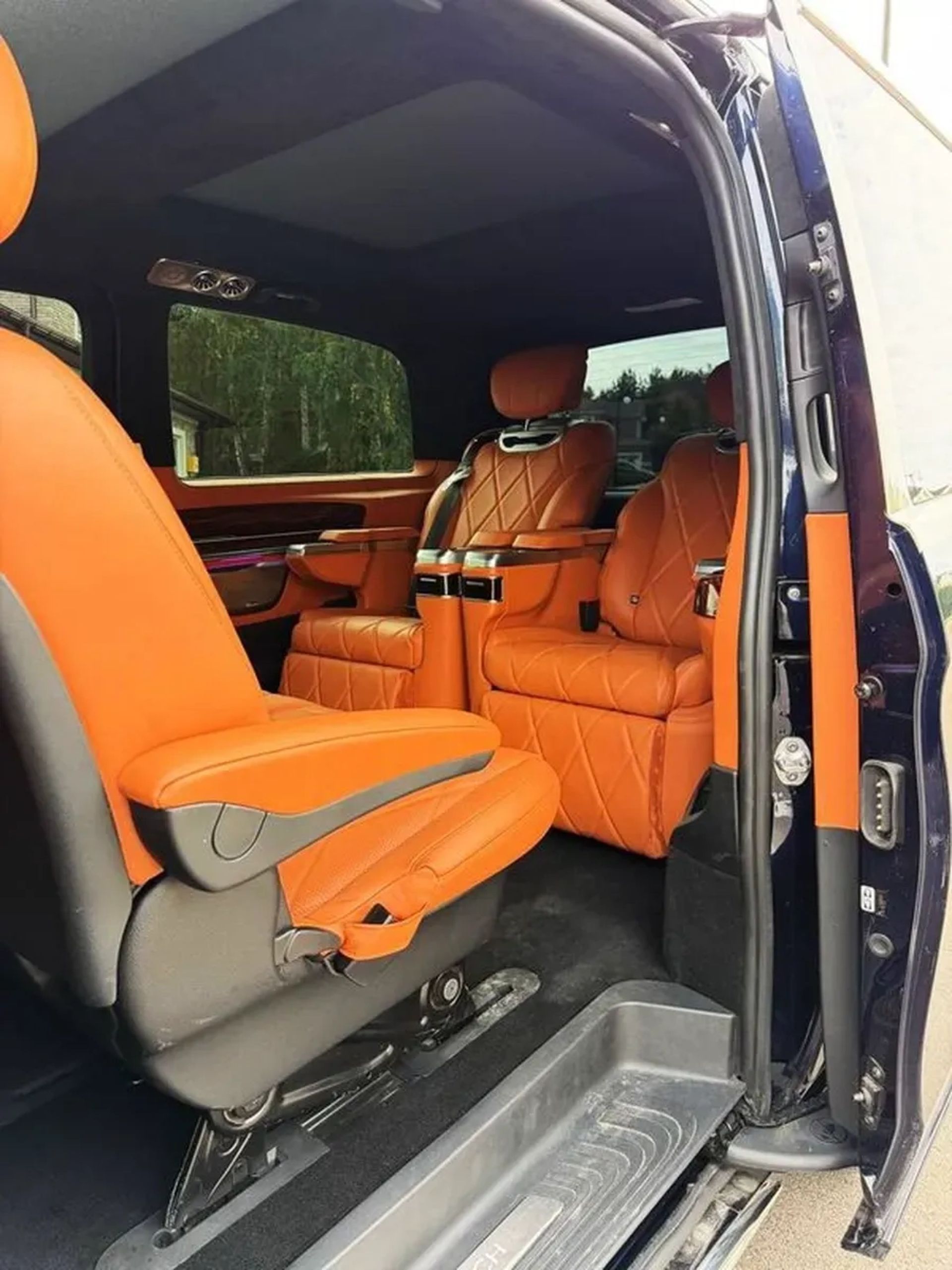 446 Mercedes-Benz Maybach V-Class без водія