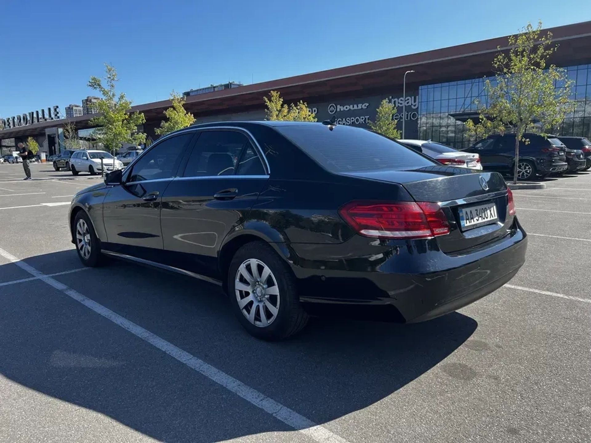 Авто Mercedes-Benz E 200