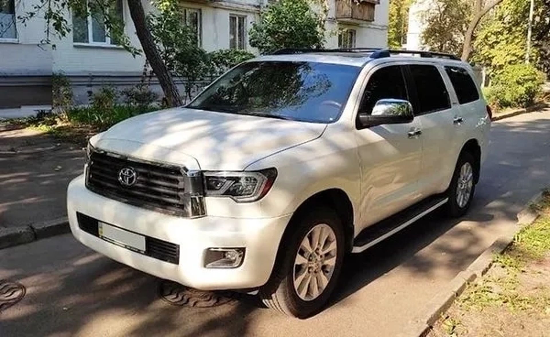381 Джип на весілля Toyota Sequoia біла