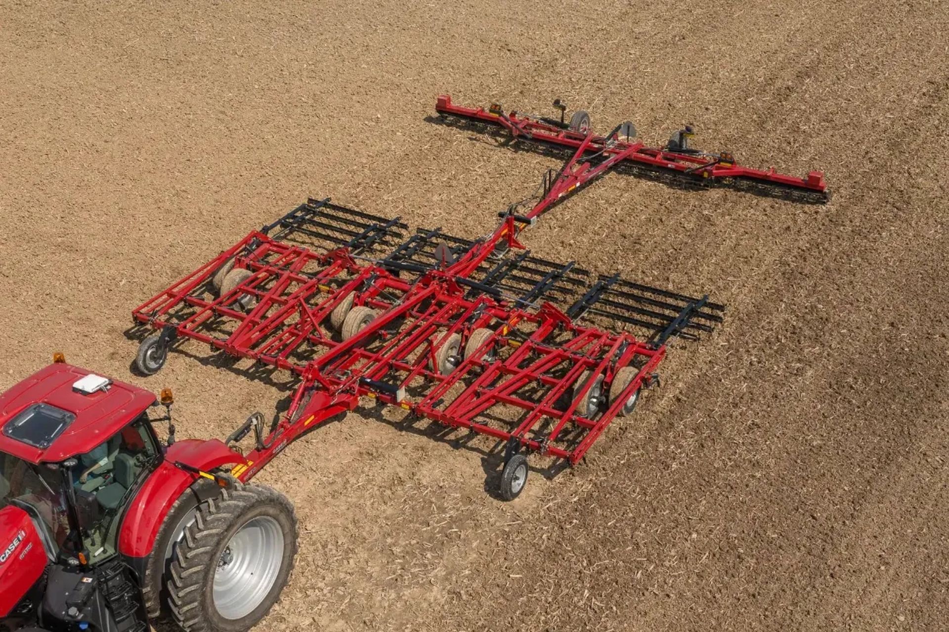 Культиватор Case IH, TigerMate разом із ТРАКТОРОМ колісним John Deere 8370R