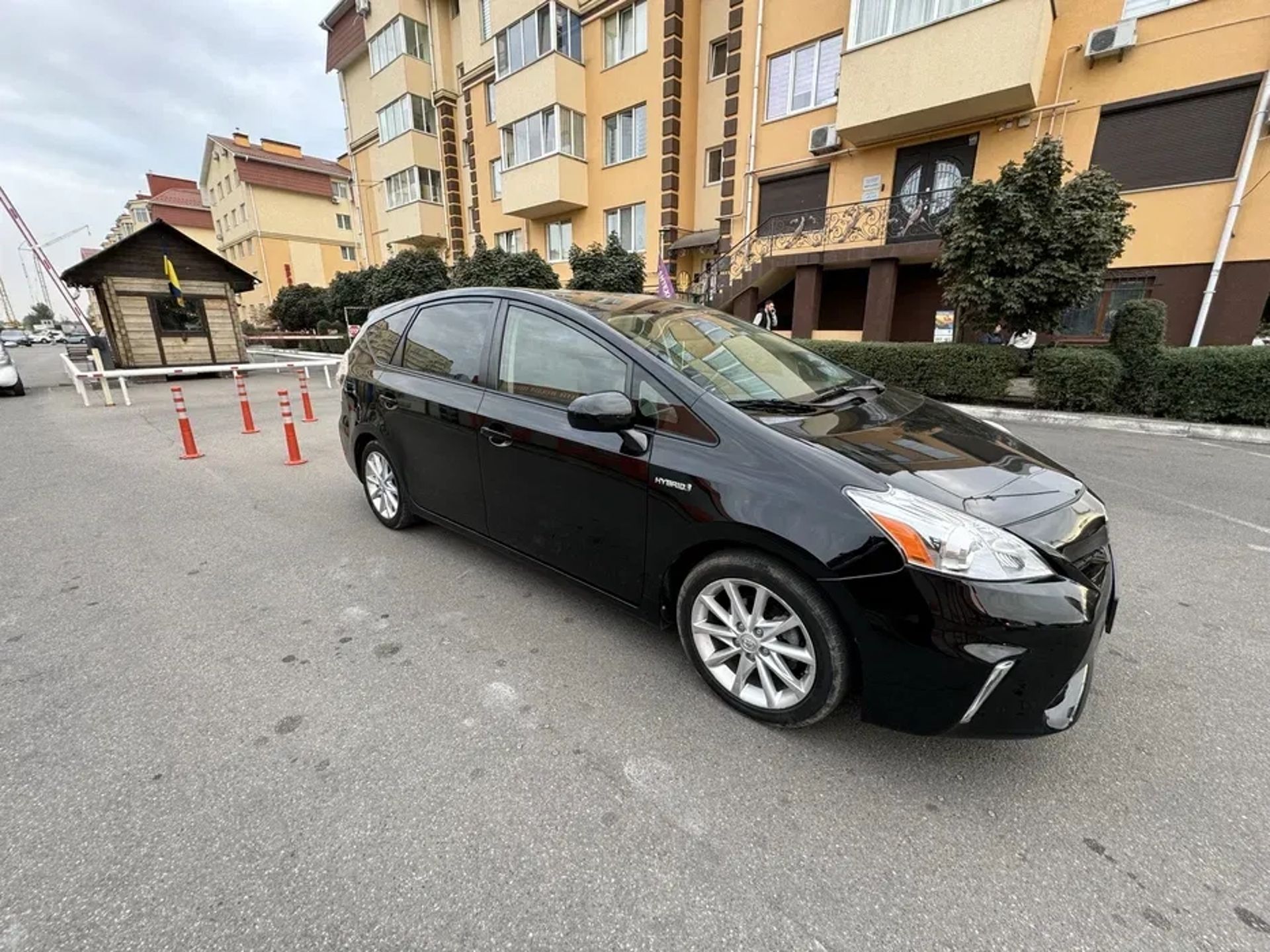 Авто toyota prius гібрид газ 6 літрів 100 км