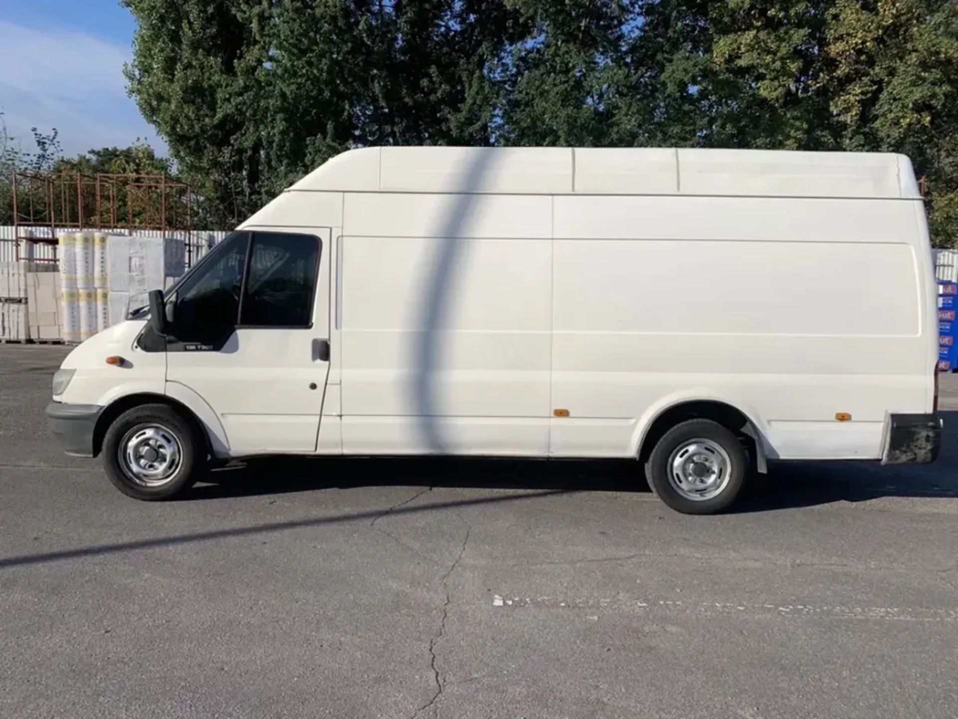 Мікроавтобус Ford Transit для вивезення будівельного сміття