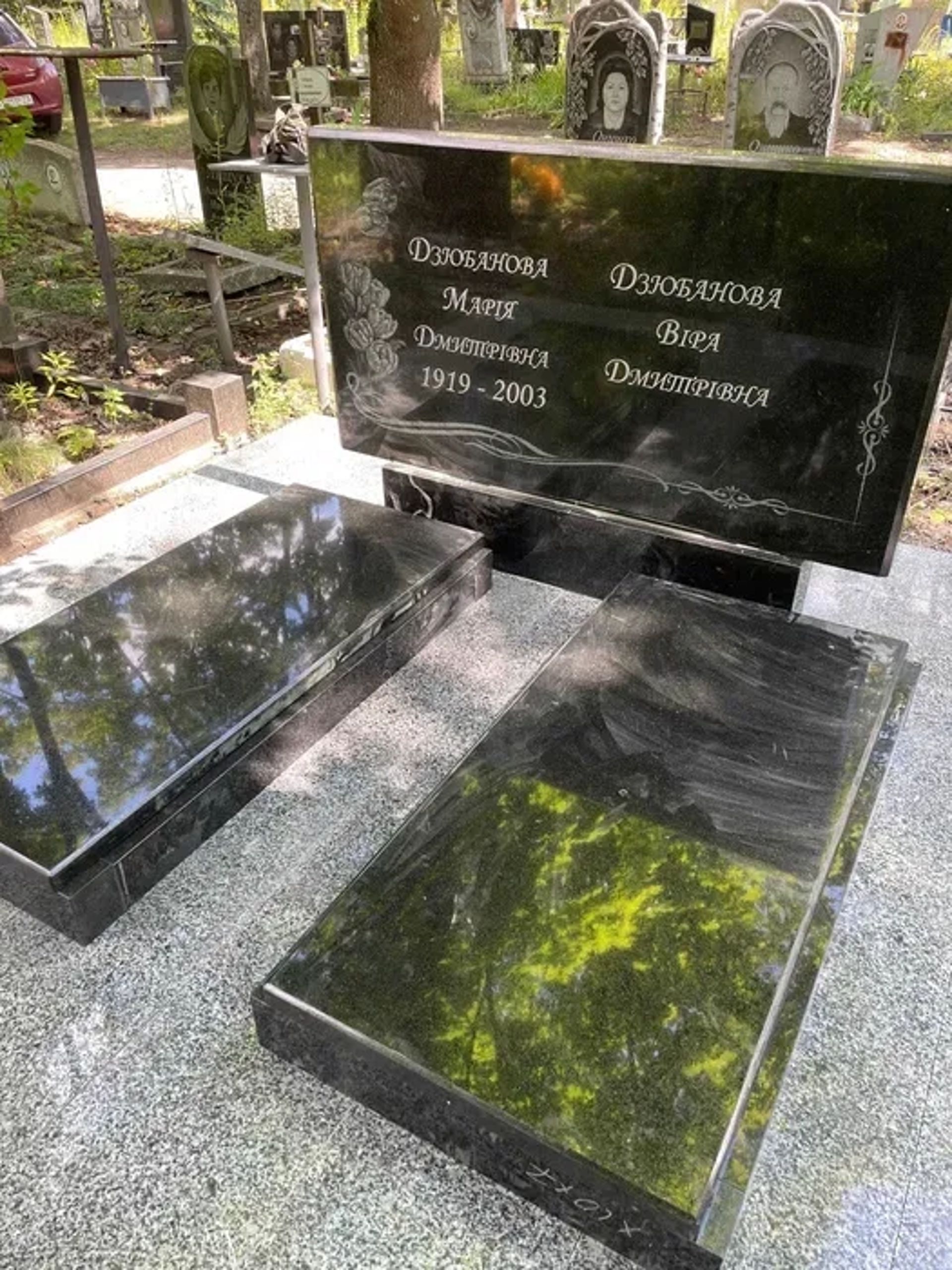 Гранітні пам’ятники, виготовлення та встановлення лавок з гарантією якості