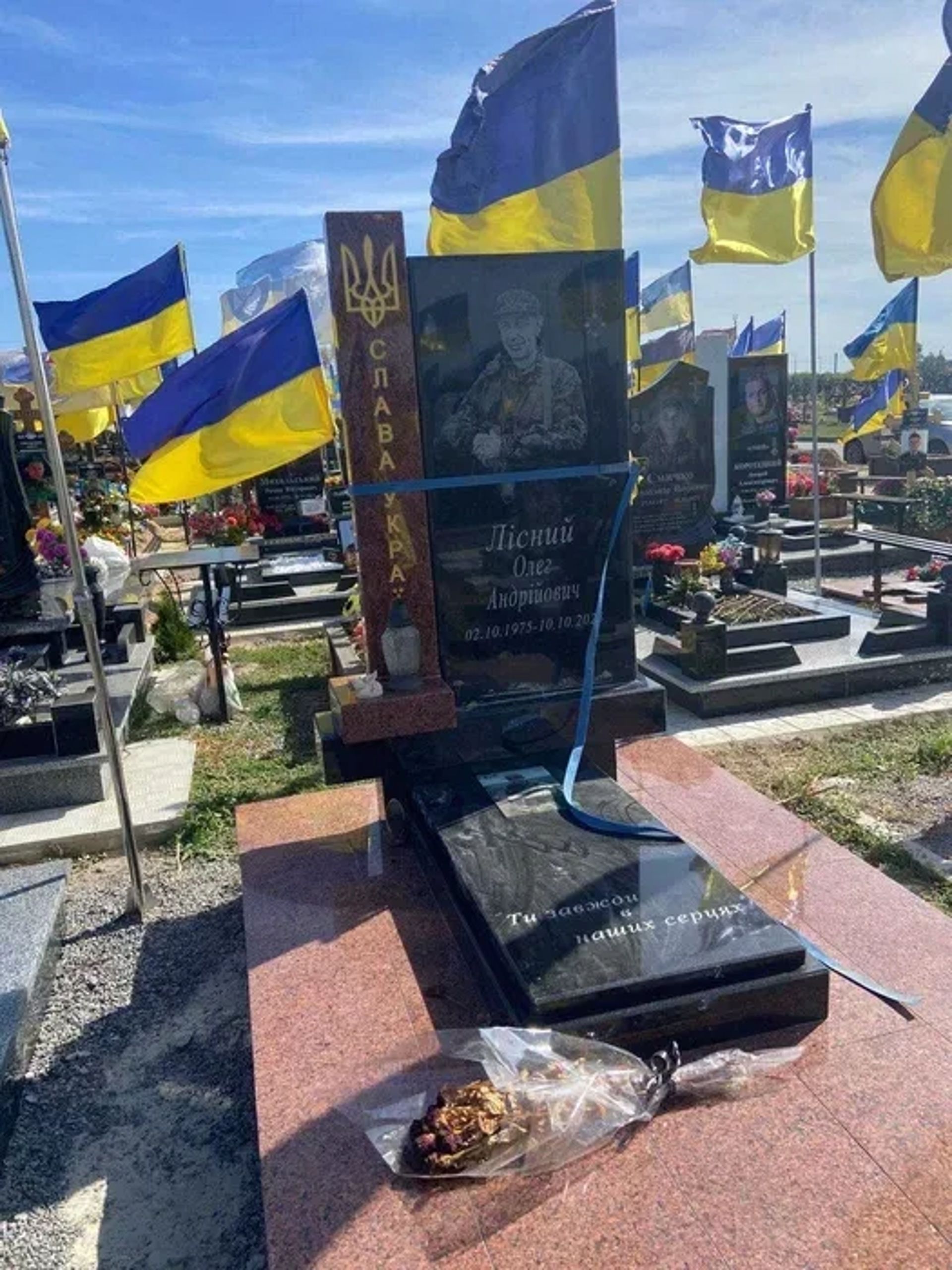 Гранітні пам’ятники, виготовлення та встановлення лавок з гарантією якості