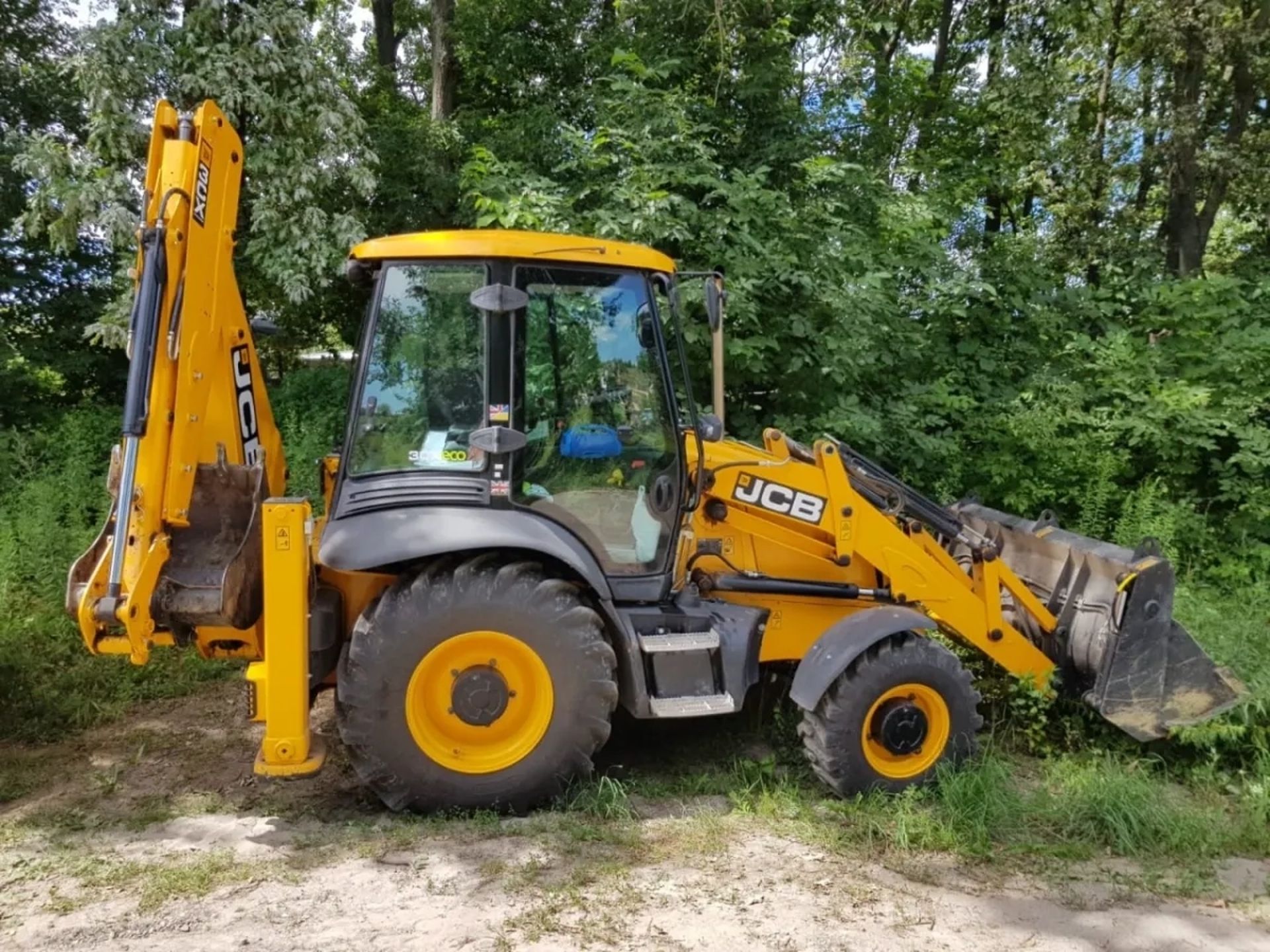 Екскаватор навантажувач JCB 3CX— Траншеї, котловани, планування