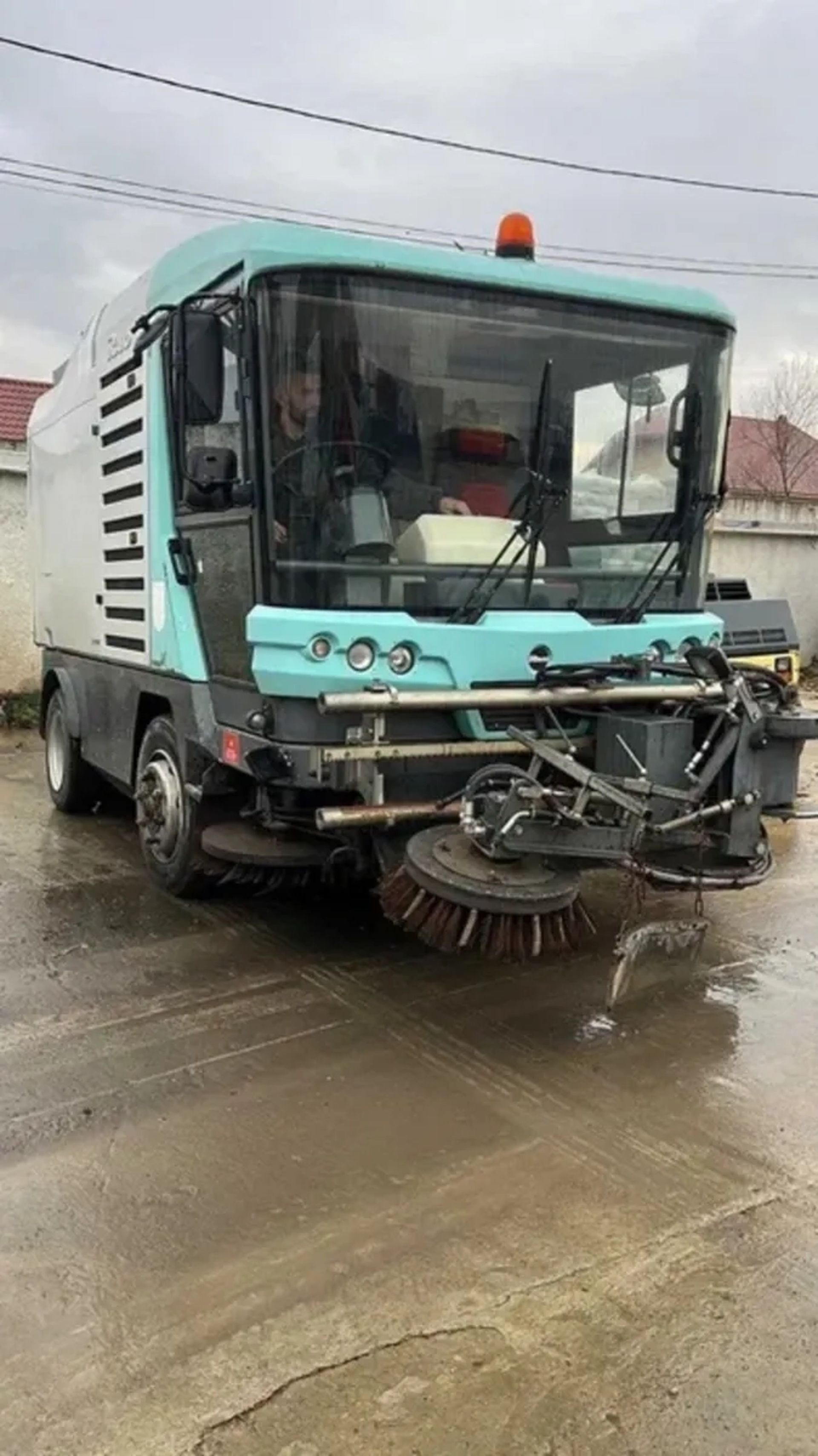 Підмітальна машина пилосос Ravo 520